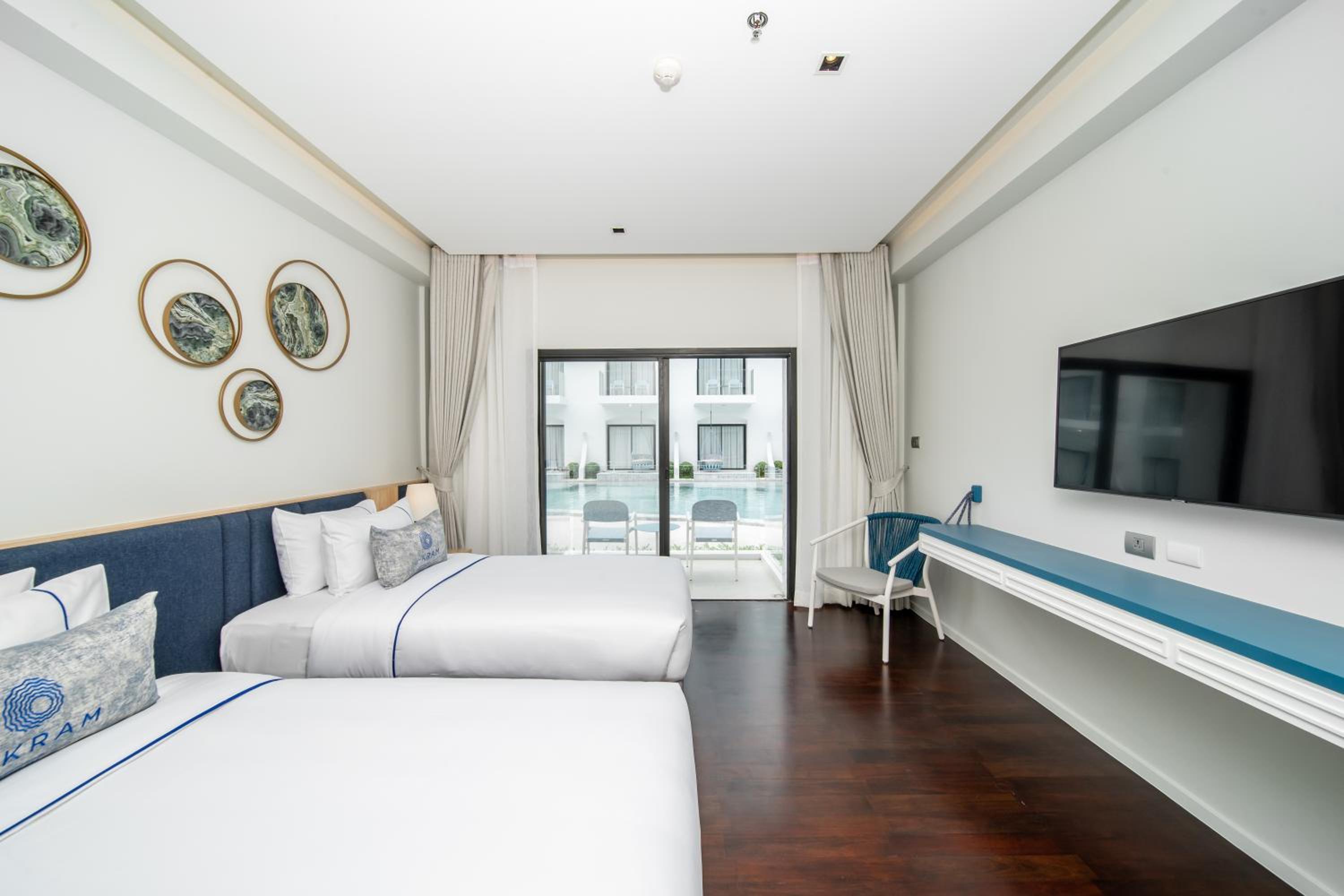 Deluxe Twin Bed with Pool View - Photo 7