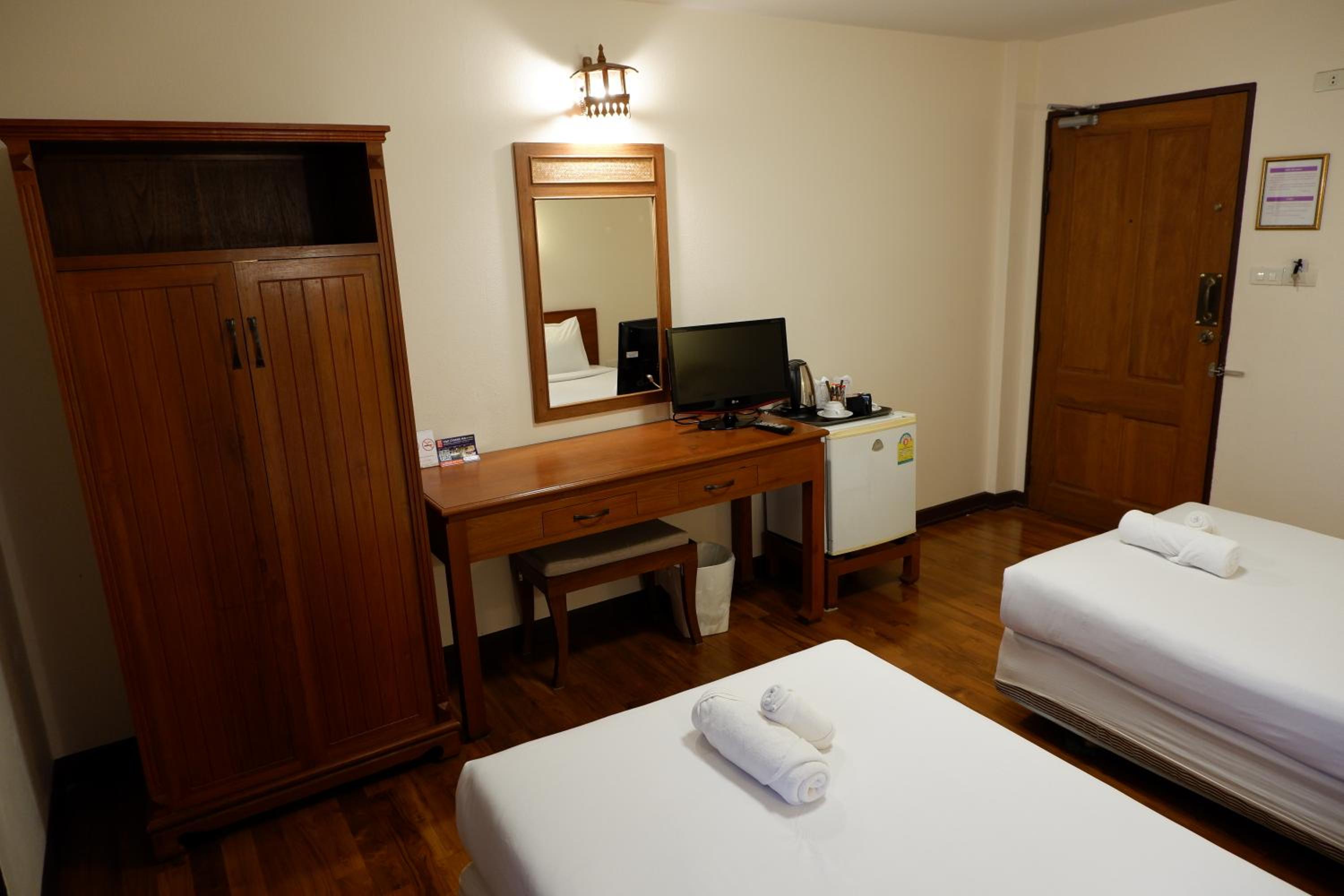 Standard Twin Room with Balcony - Photo 1