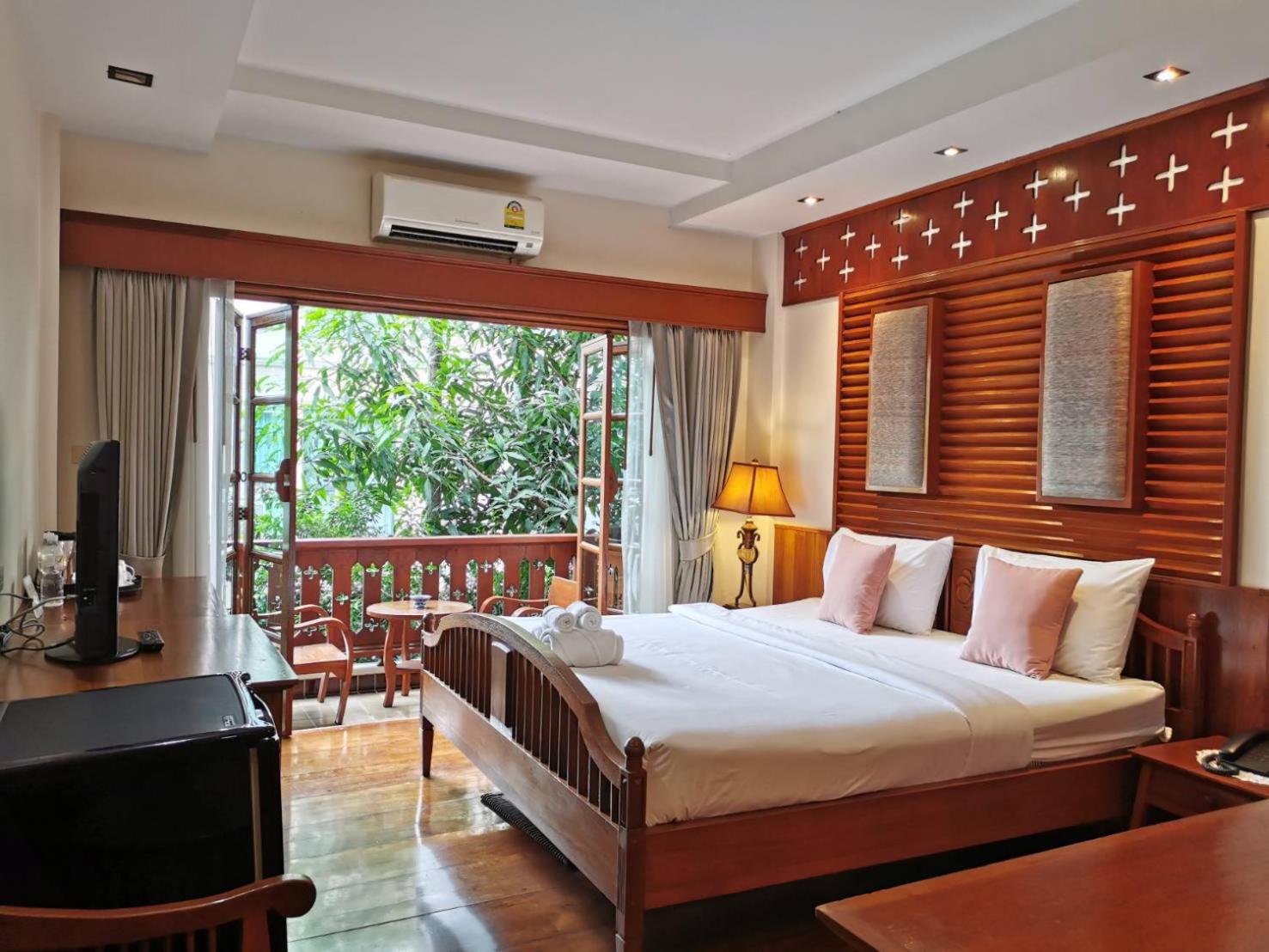 Deluxe Double Room with Balcony - Photo 1