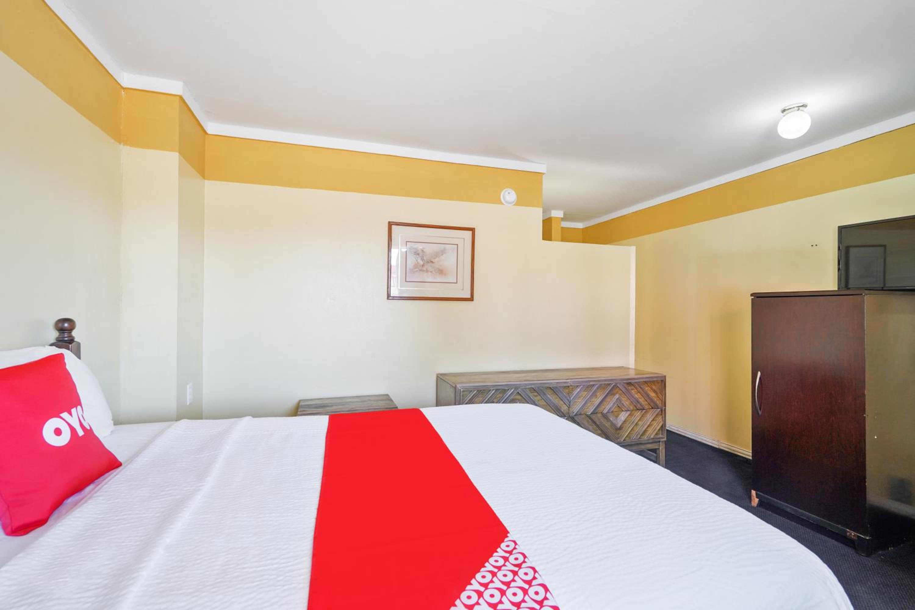 Queen Room photo 3