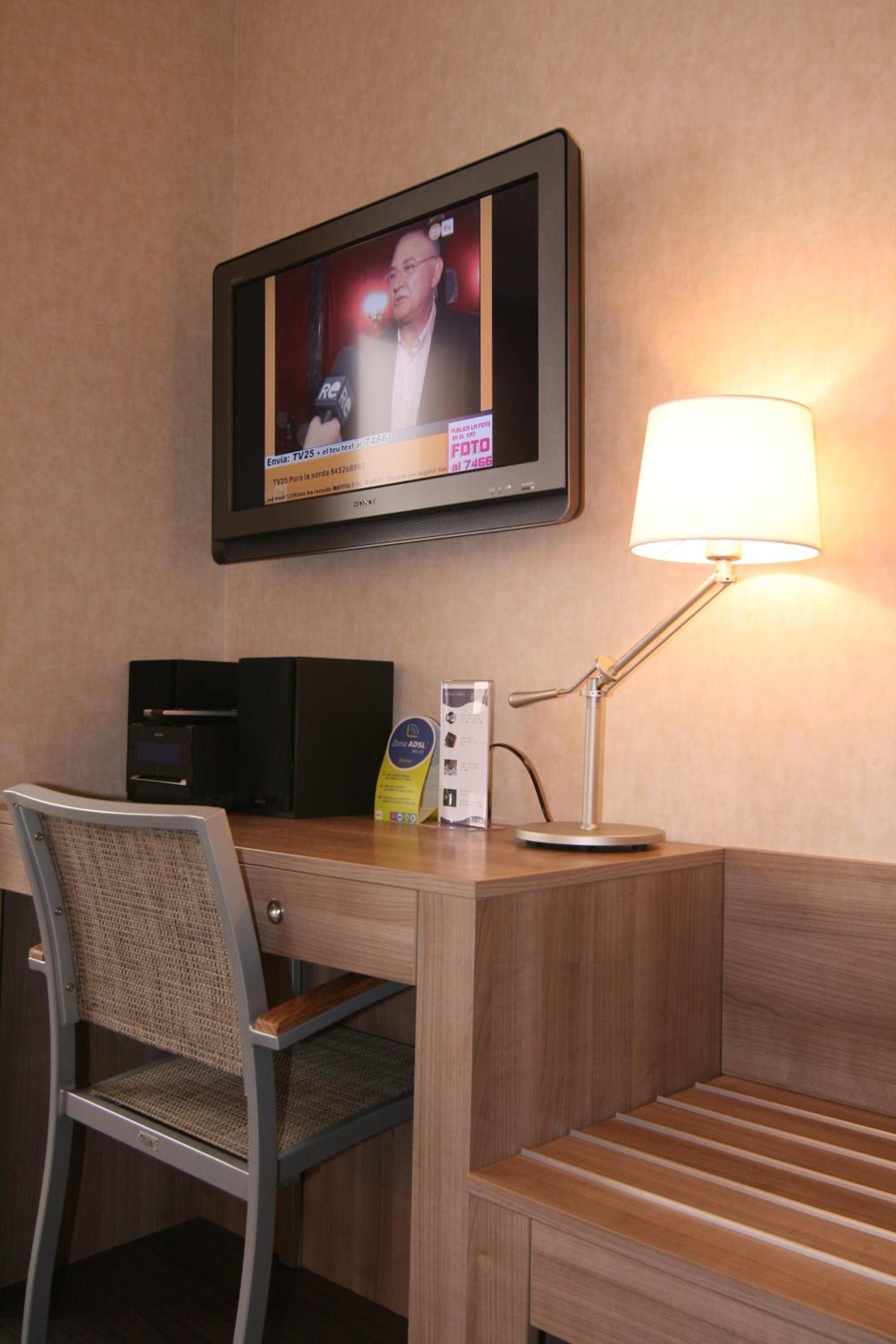 Double or Twin Room with City View photo 2