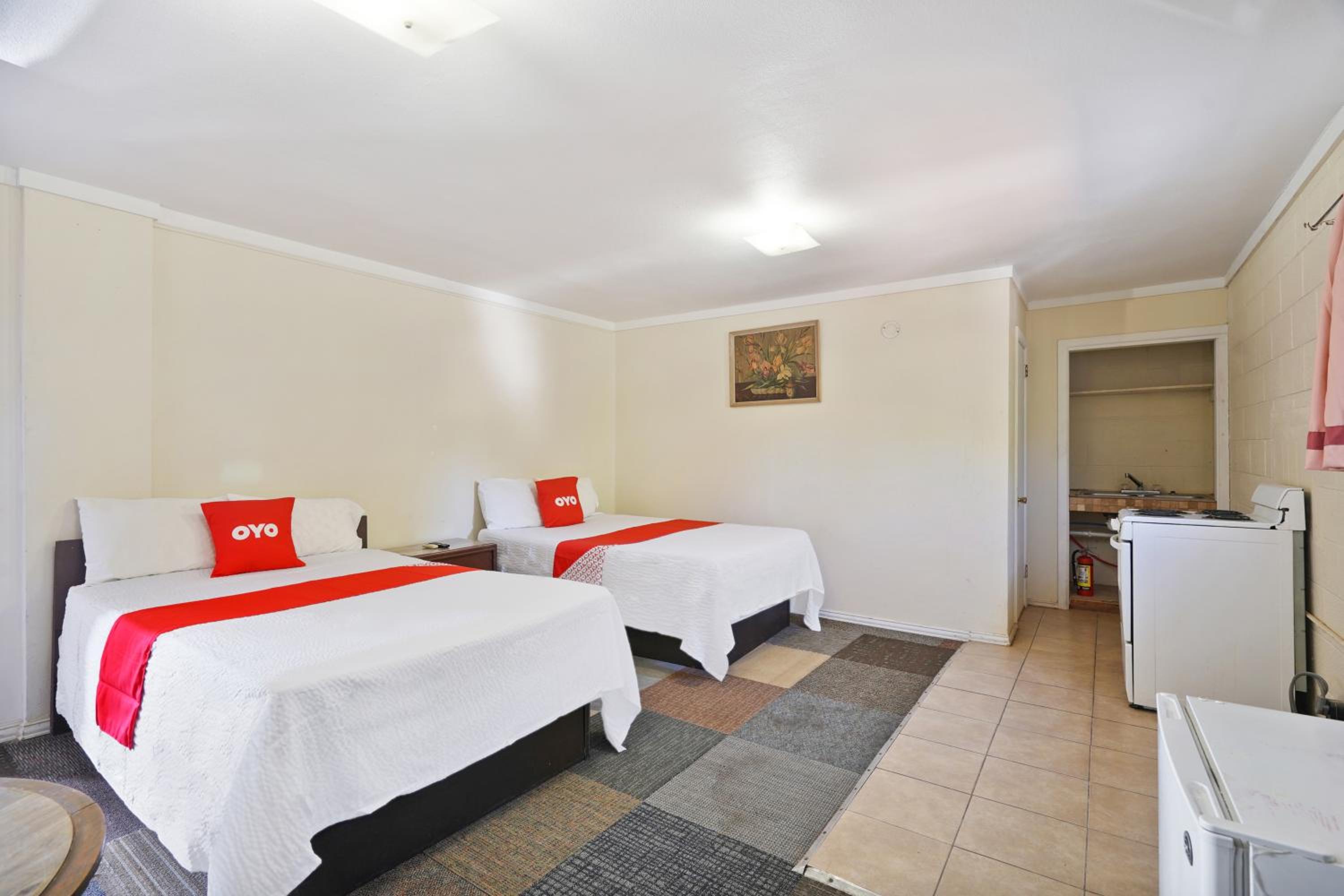 2 Full Beds with Kitchenette	 photo 2
