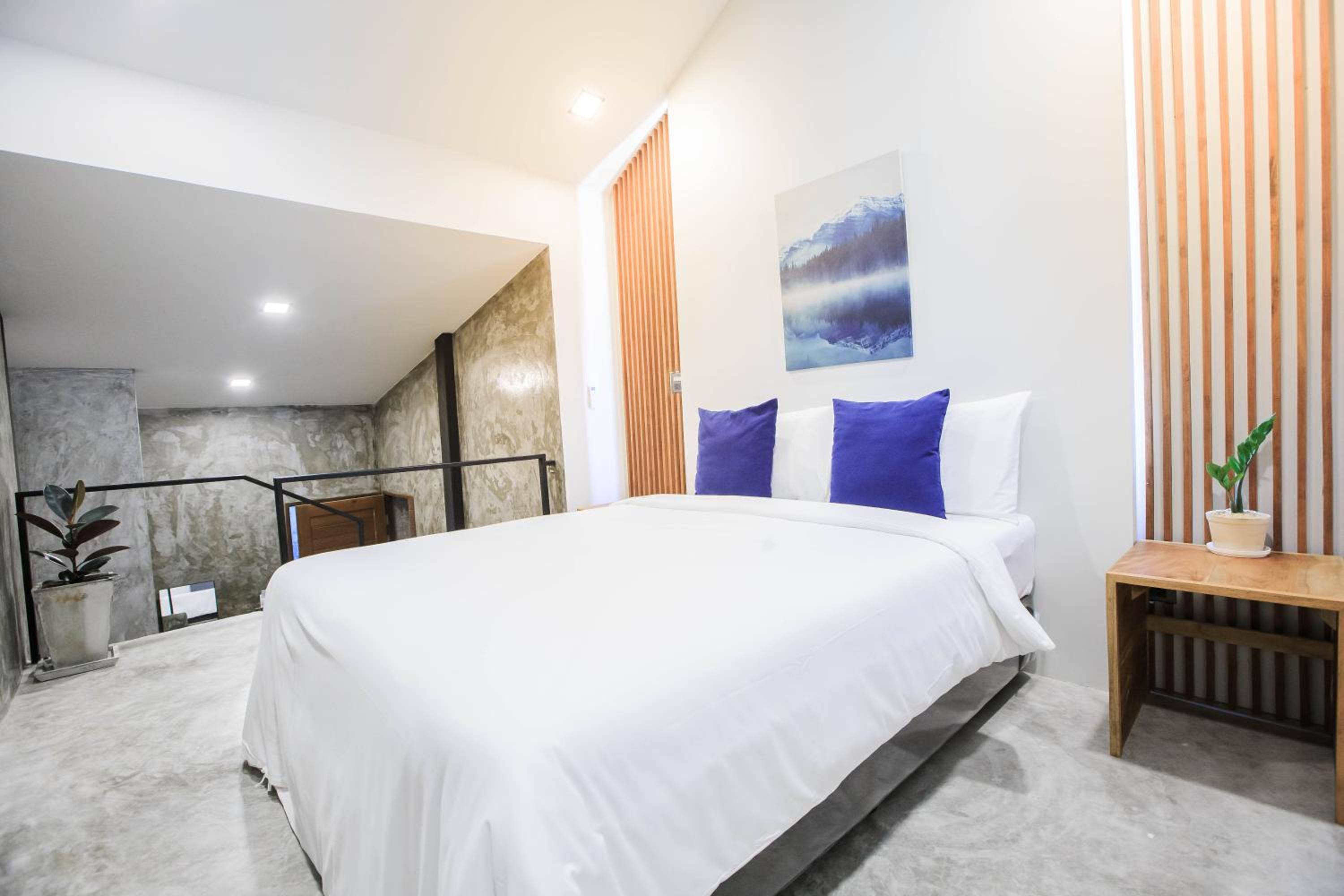 Deluxe Queen Room