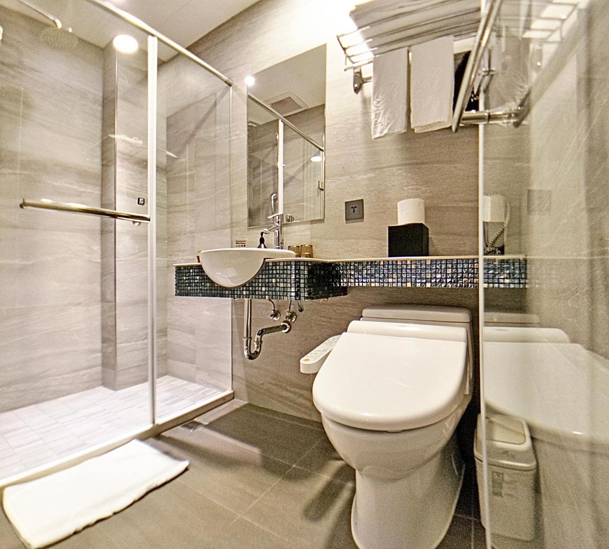 Grand Double Room without Window photo 2