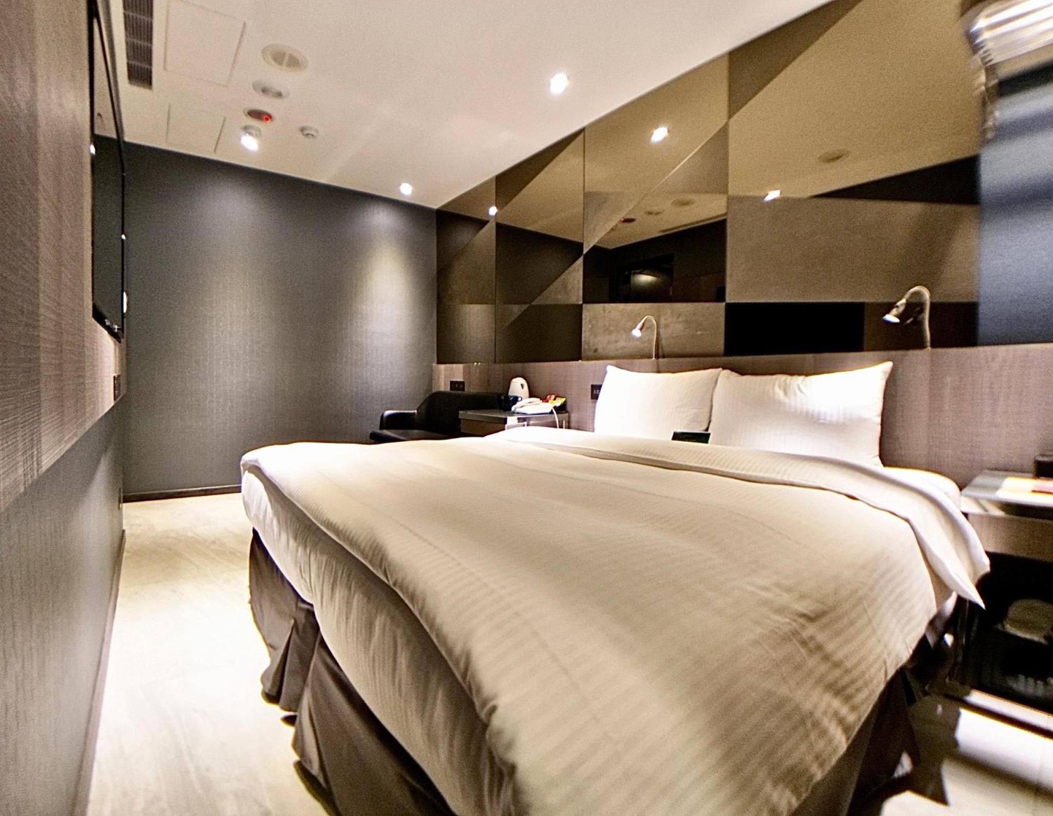 Grand Double Room without Window photo 3
