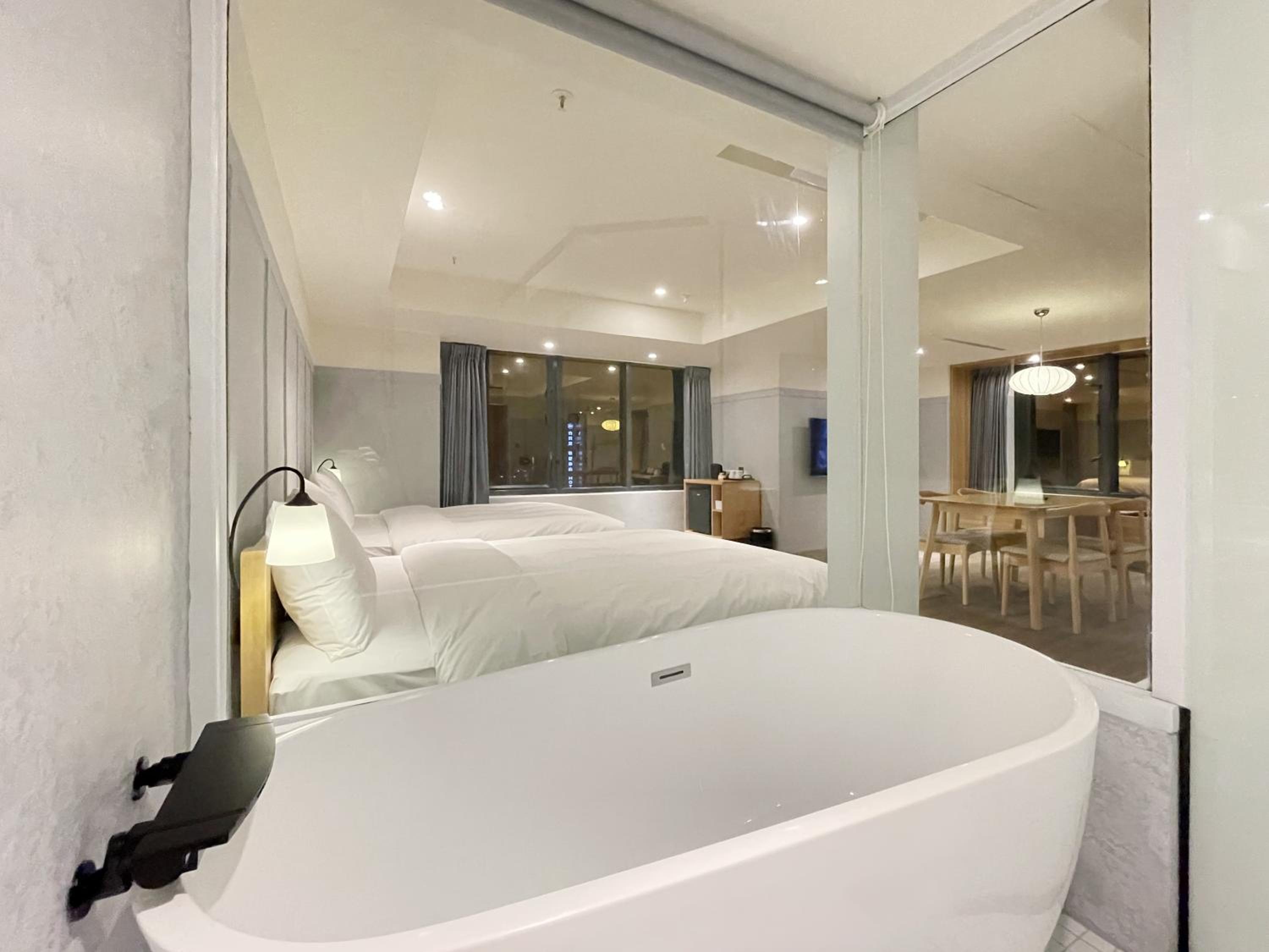 Deluxe Quadruple Room - Photo 4