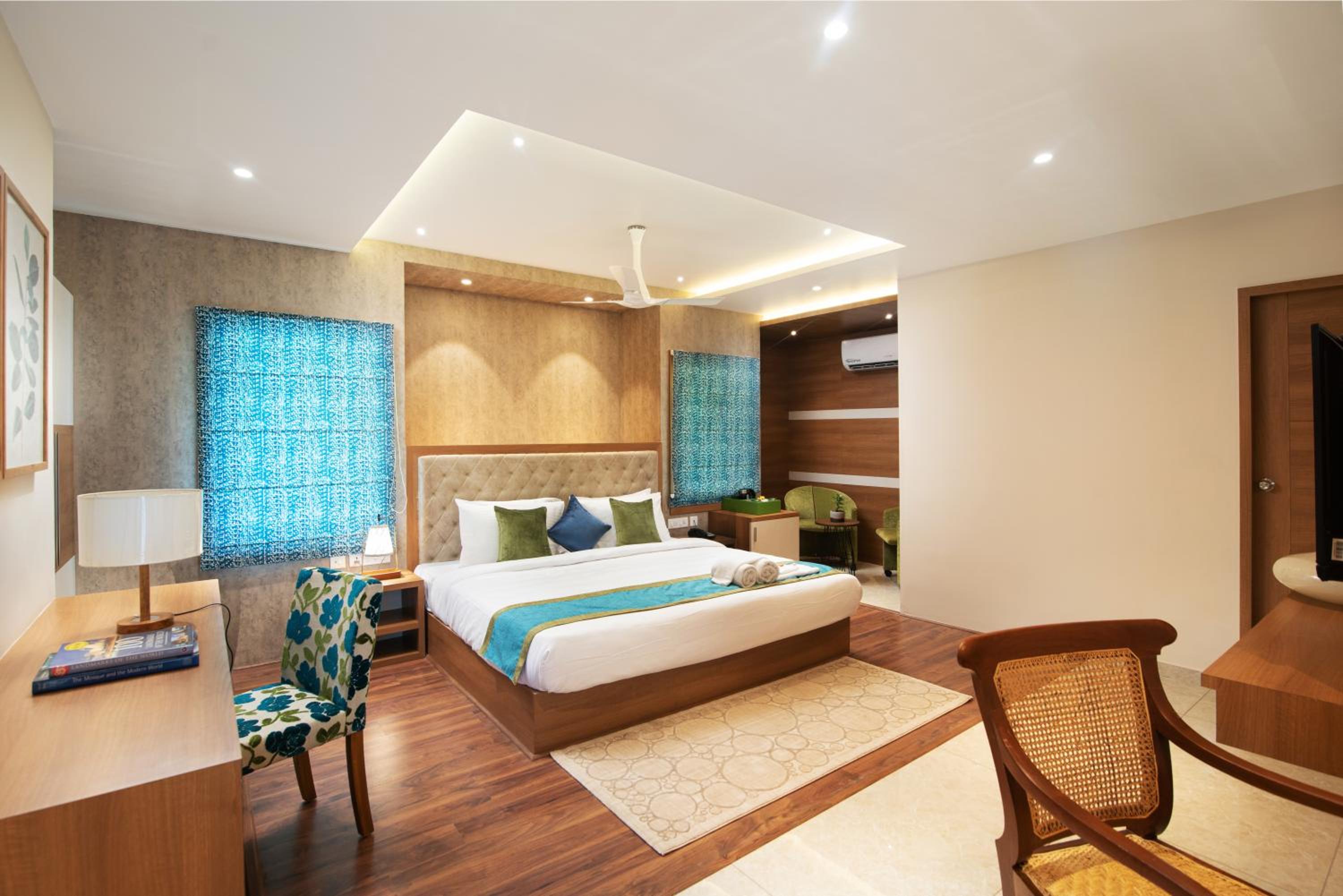 Suite - Photo 3