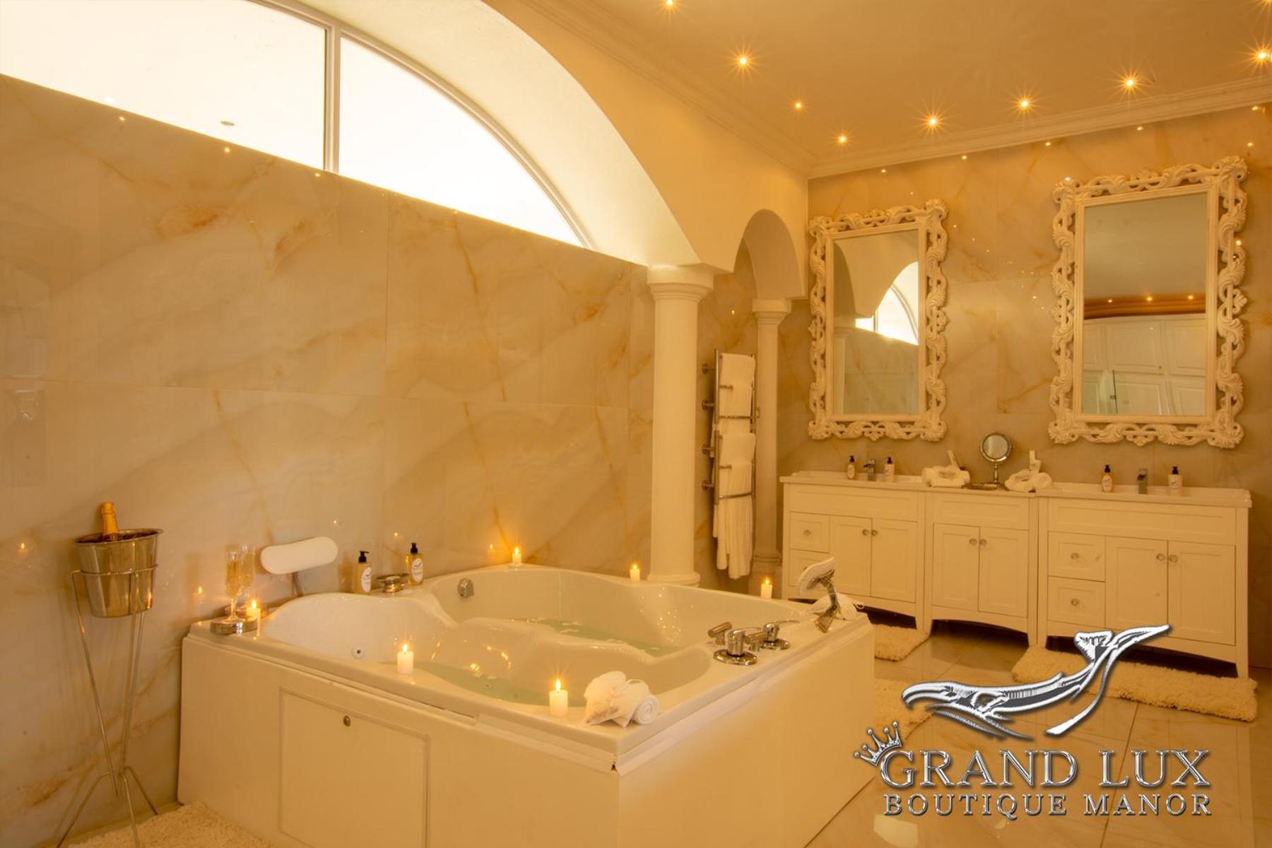 Queen Suite - Ground Floor  - Photo 2
