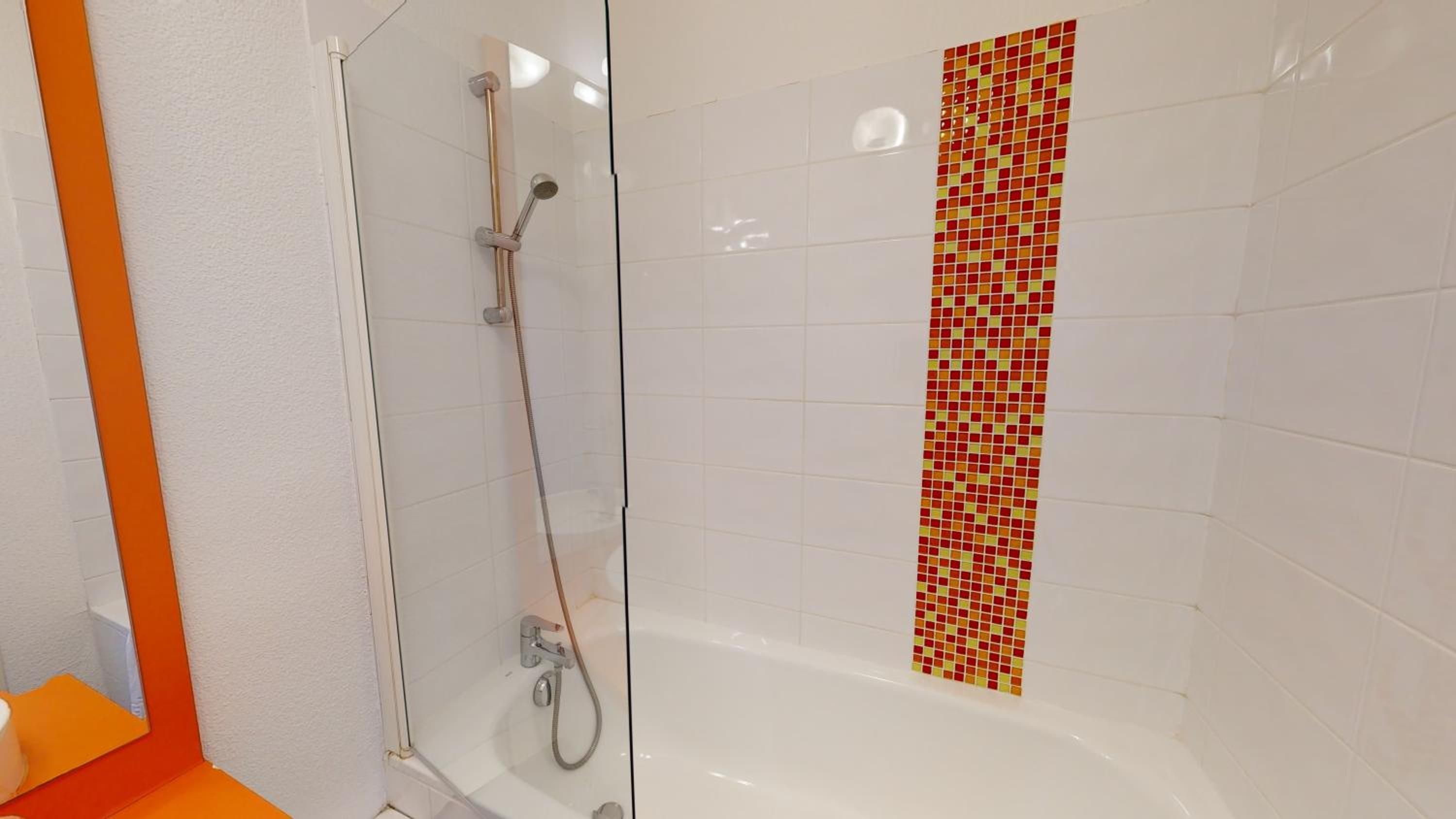 Suite - Photo 5