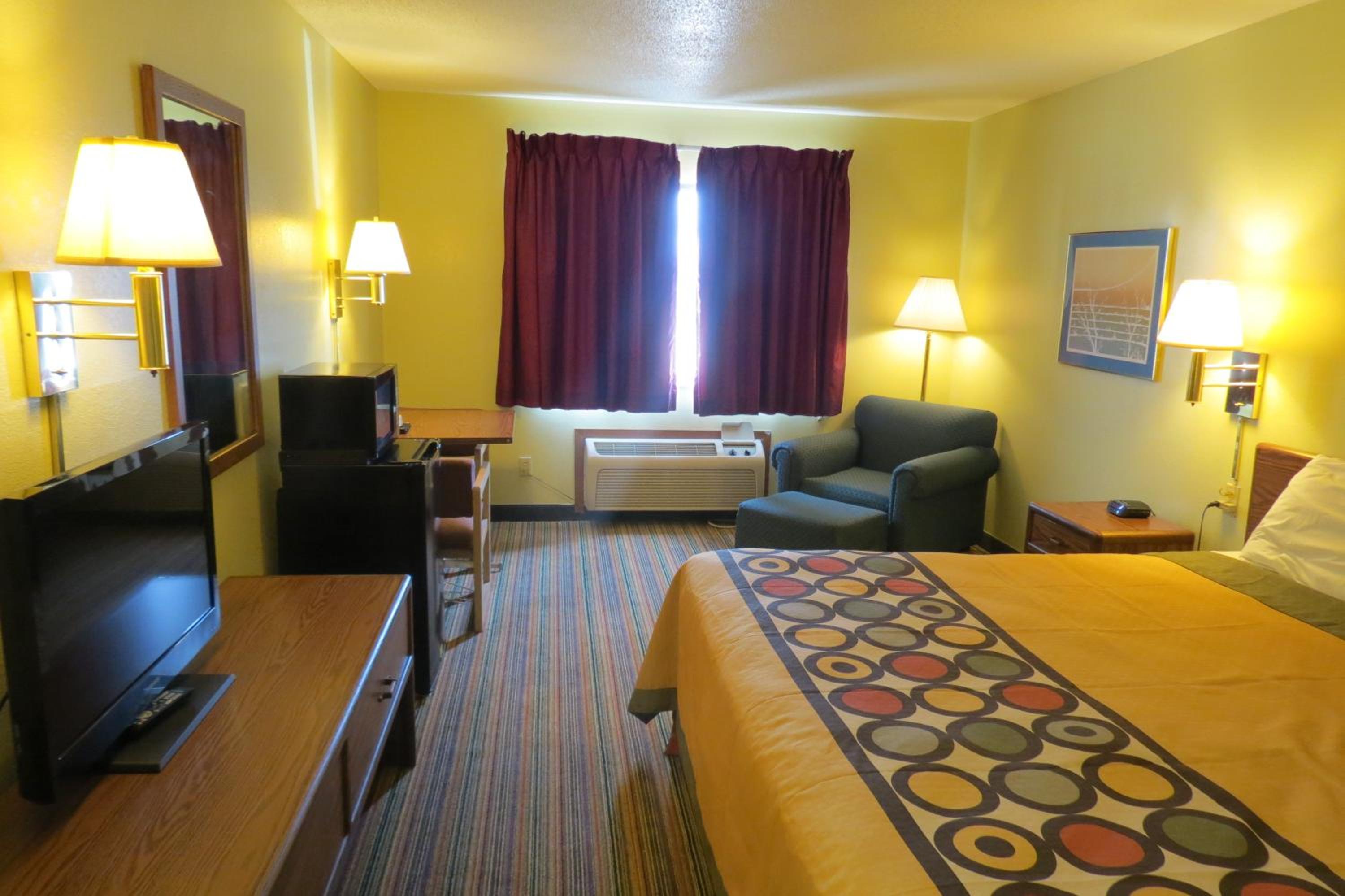 King Room - Non-Smoking - Photo 5