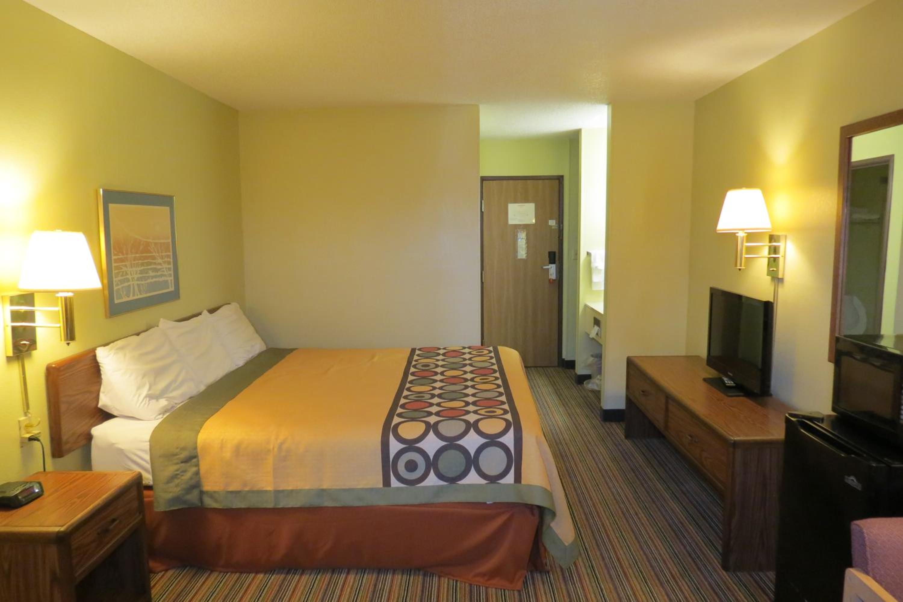 King Room - Non-Smoking - Photo 6