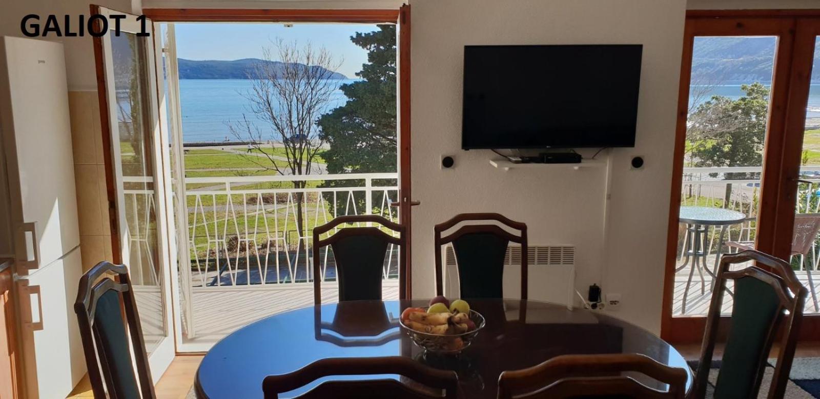 Apartment with Sea View photo 2