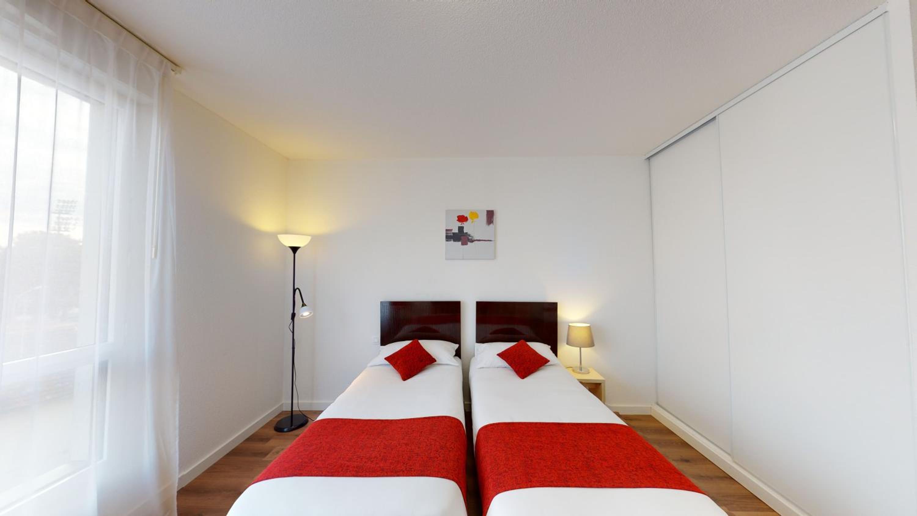 Twin Room - Photo 3