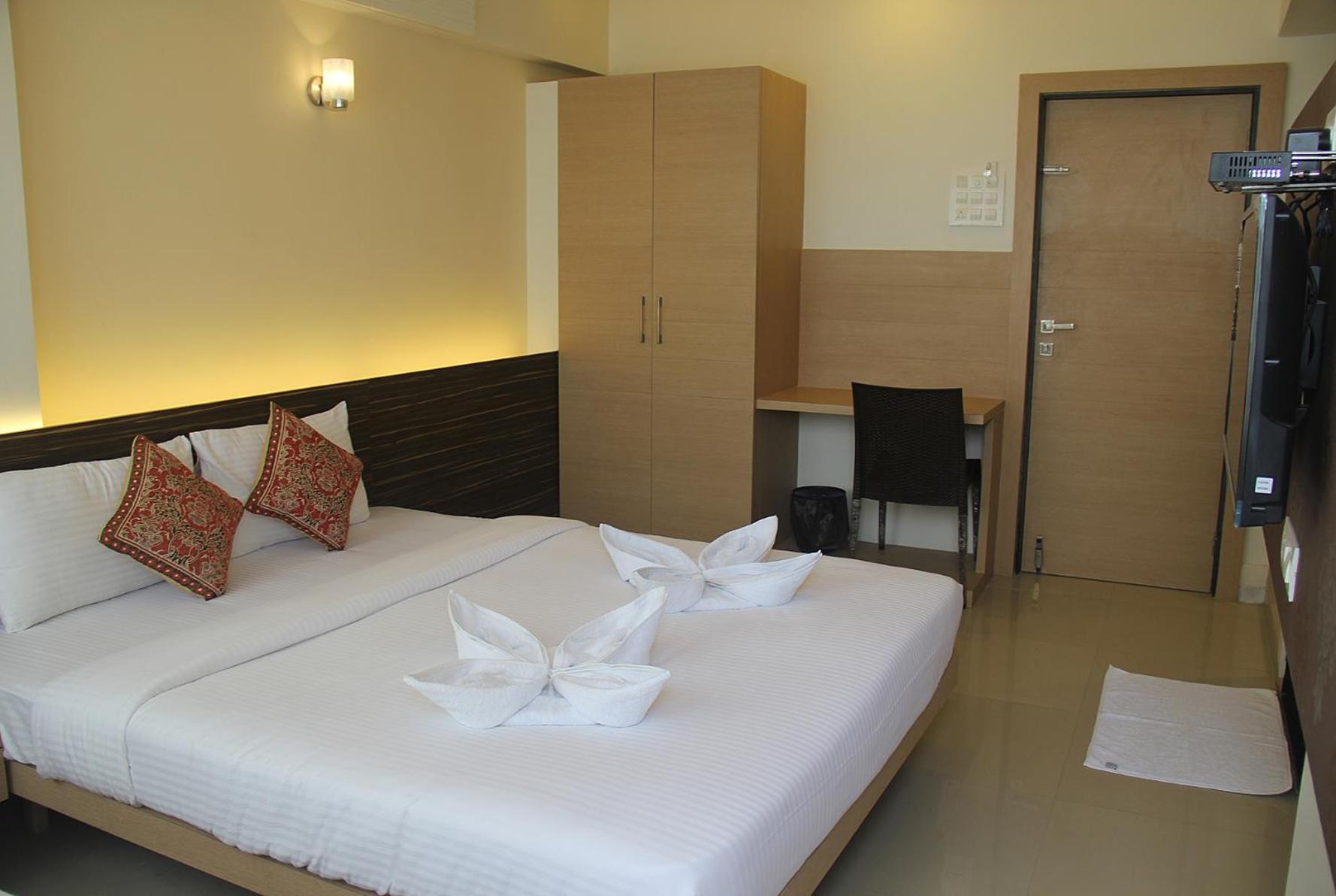 Deluxe Room - Photo 3