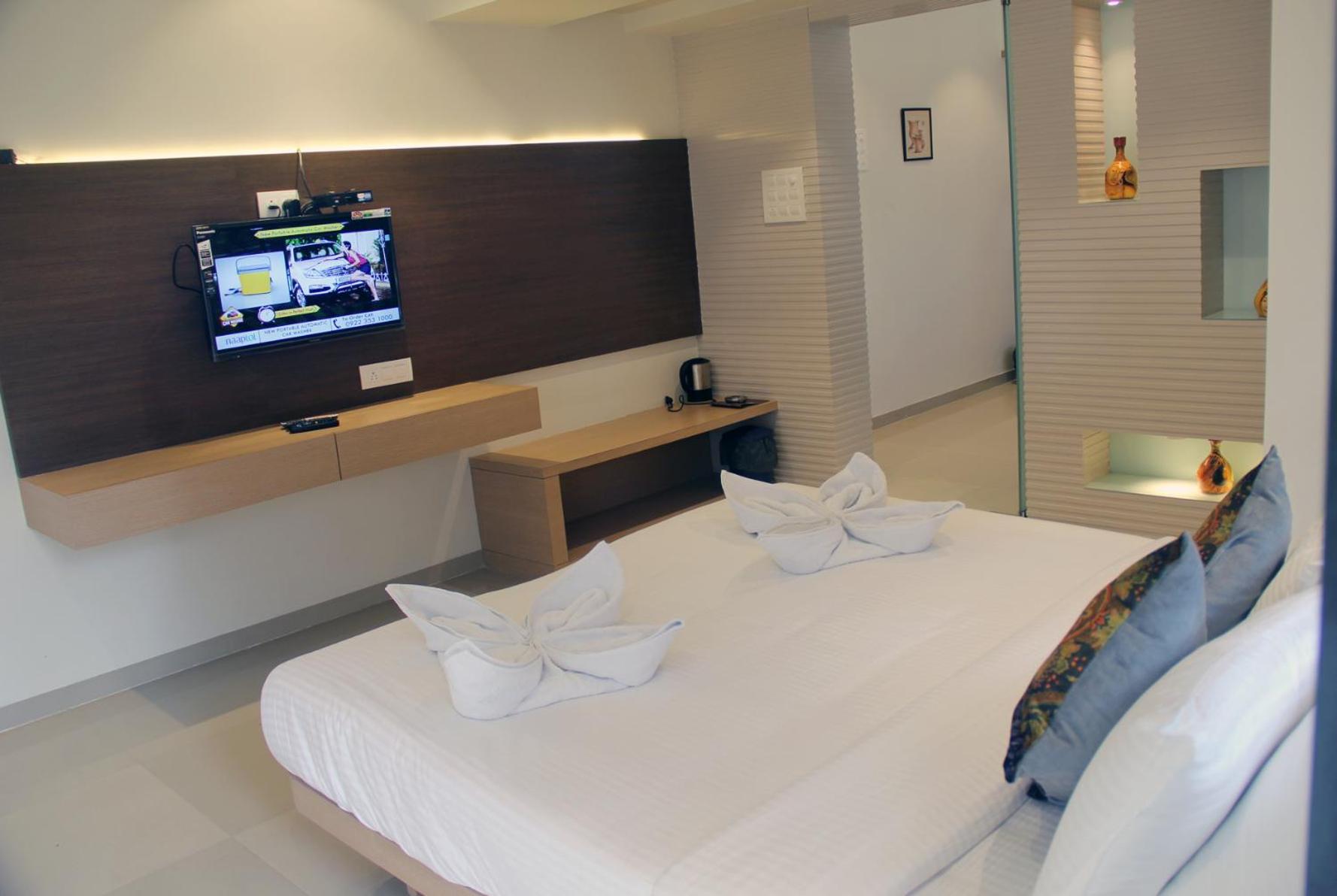 Deluxe Room - Photo 5