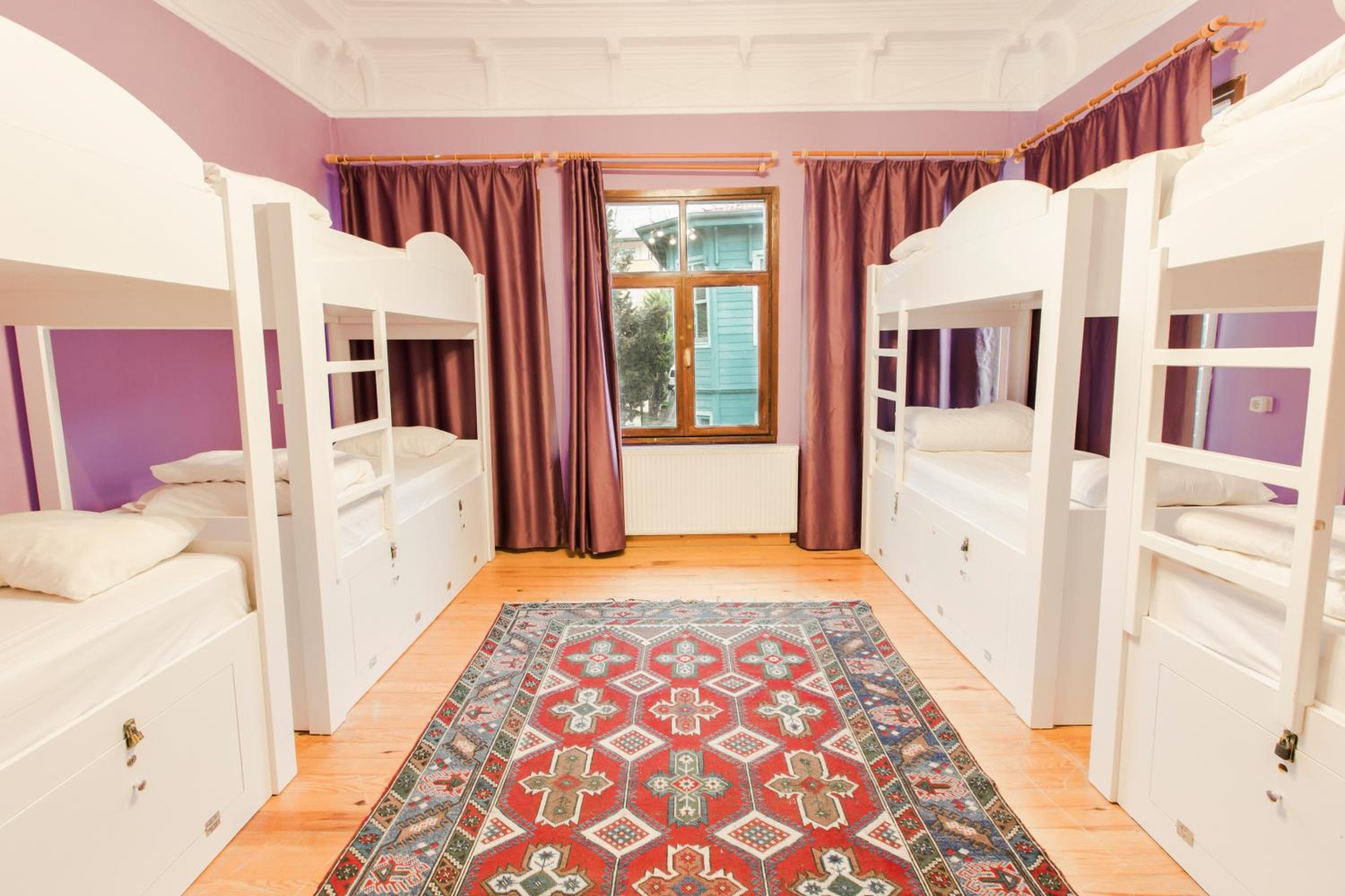 Bed in 8-Bed Mixed Dormitory Room photo 2