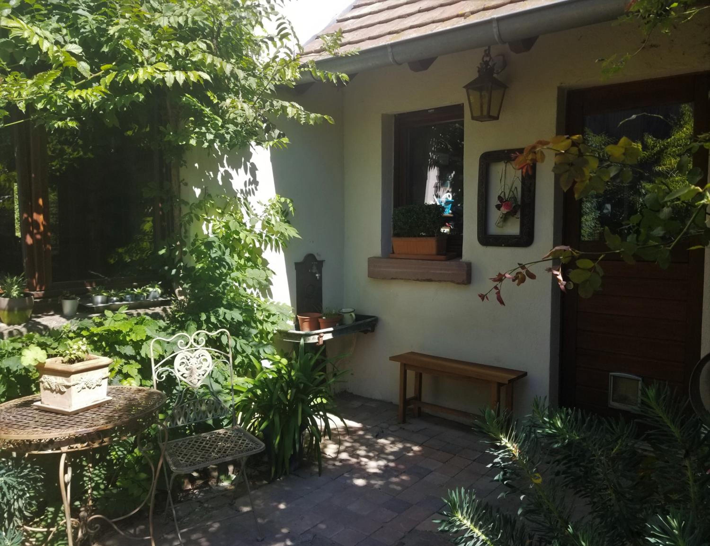 Double Room with Private Bathroom - Photo 24
