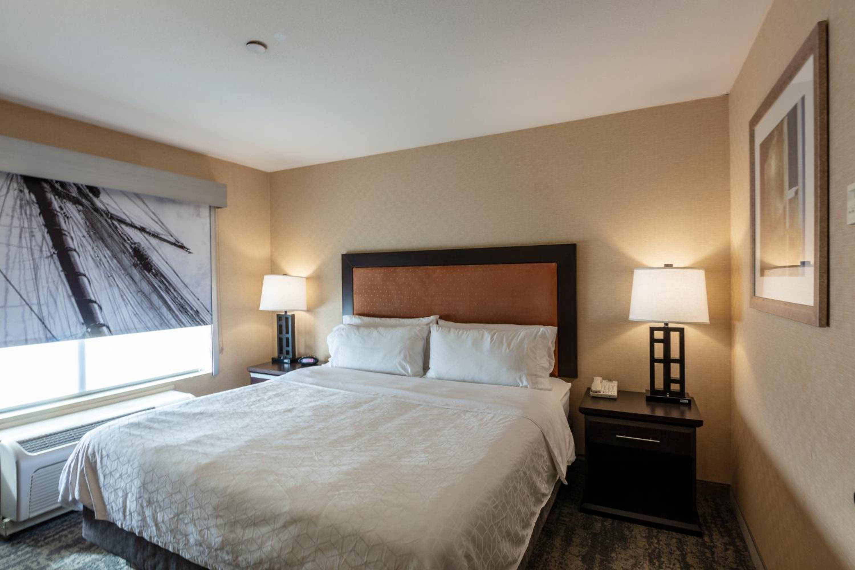 Two-Bedroom Suite - Photo 6
