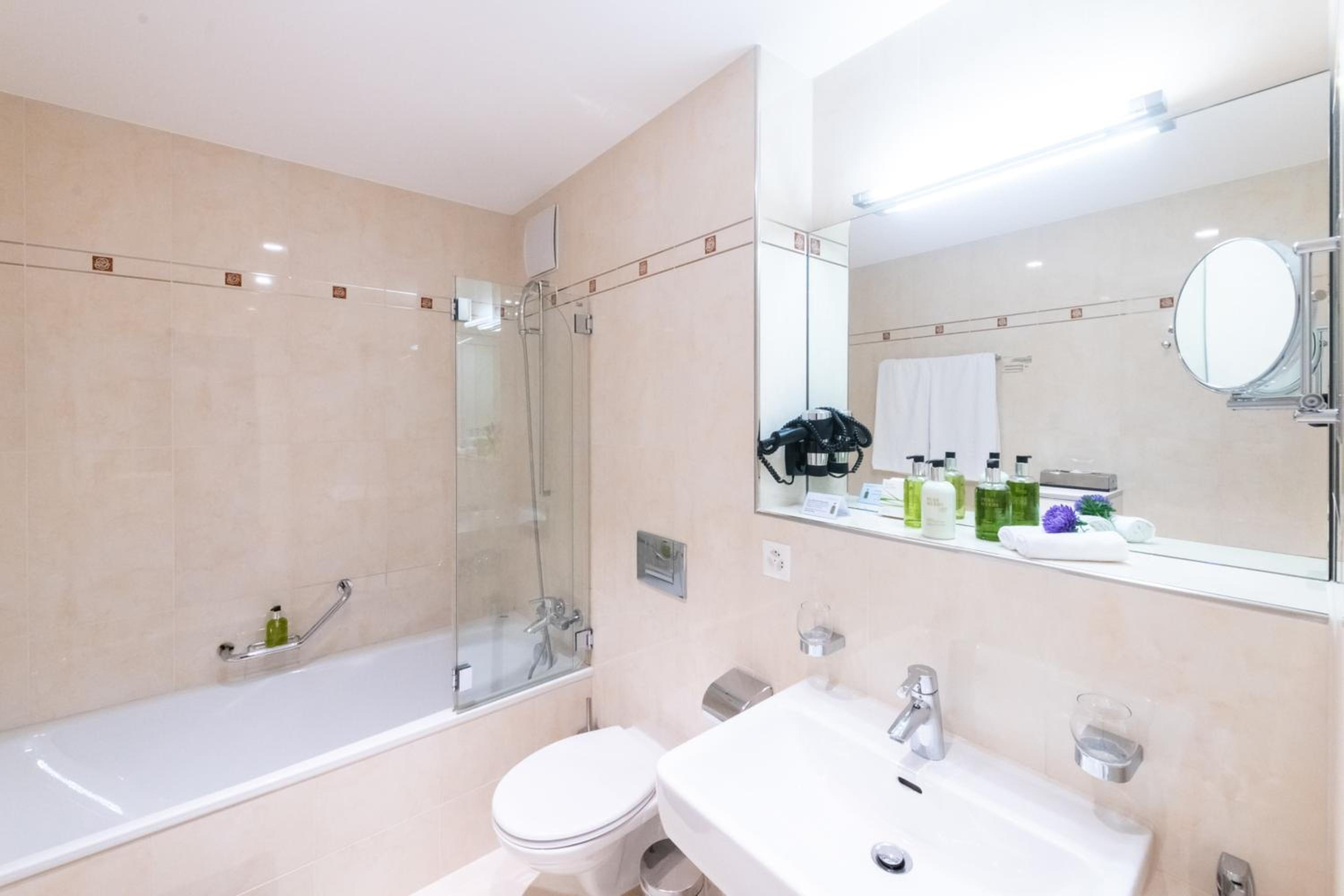 Superior Double Room with Balcony - Photo 2