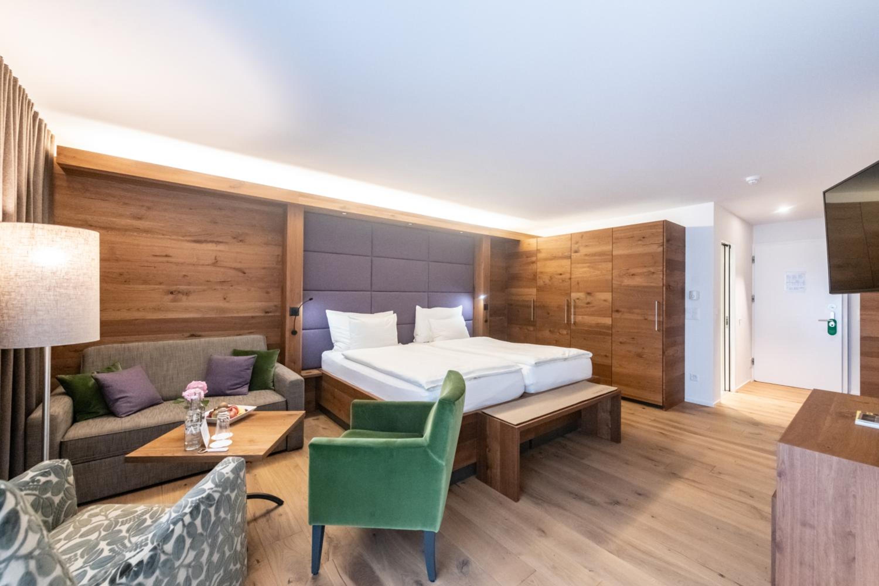 Superior Double Room with Balcony - Photo 4