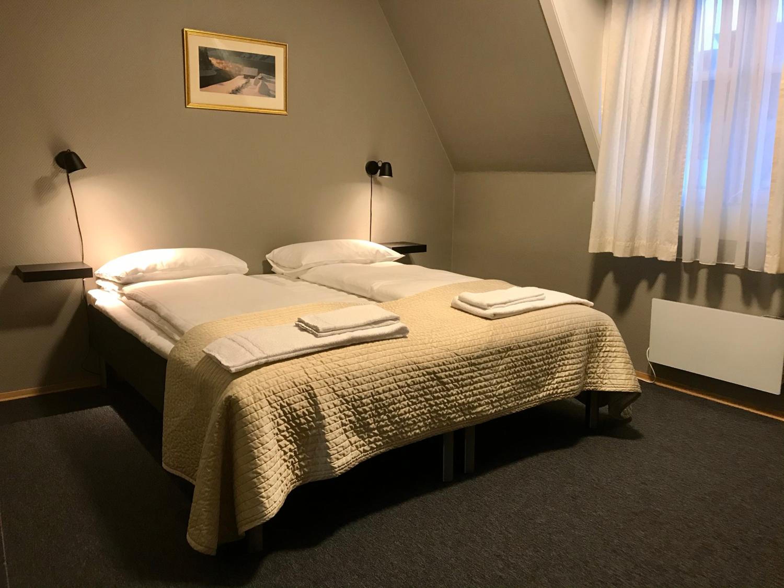 Budget Double Room thumbnail 5