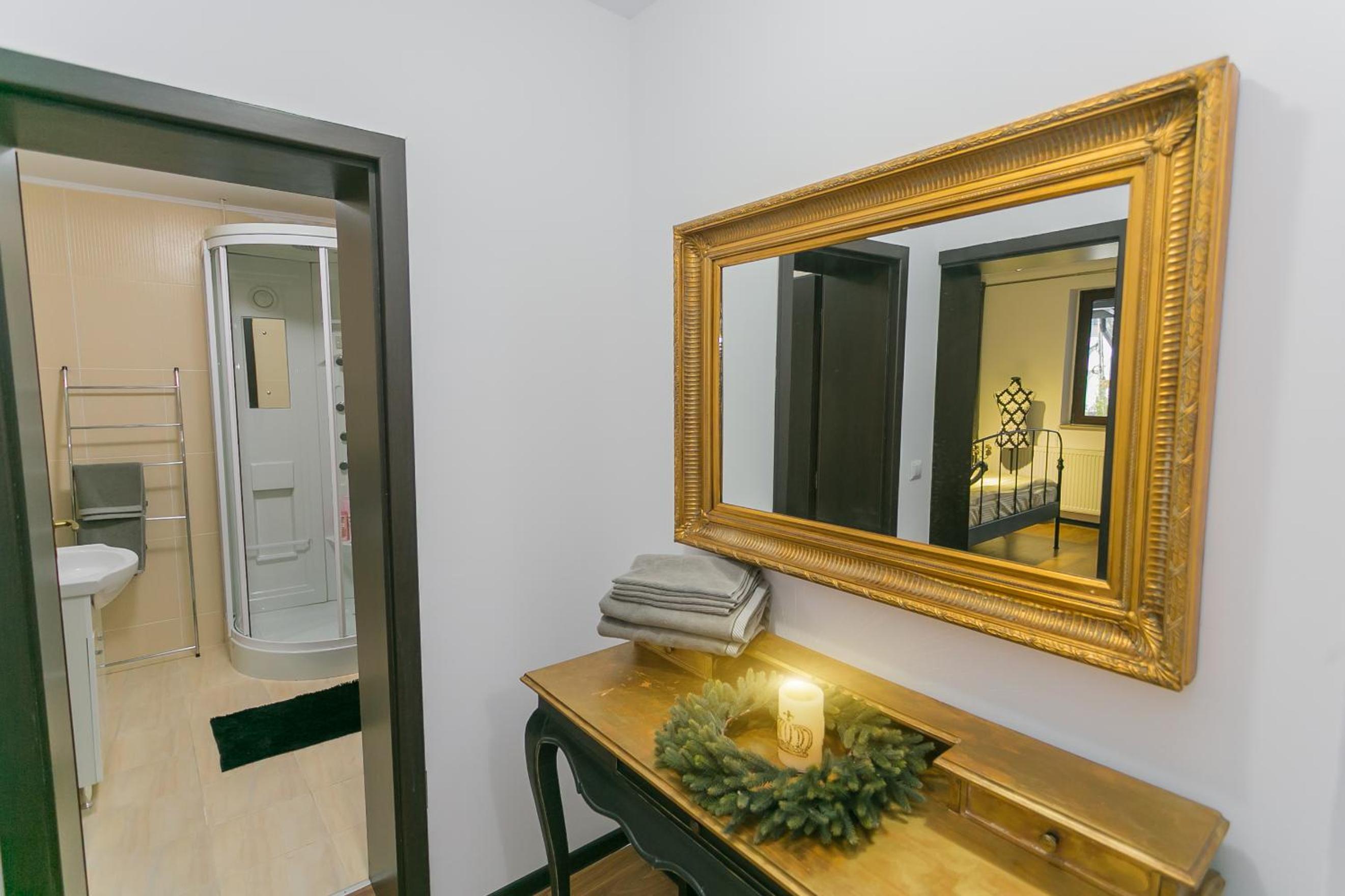 One-Bedroom Apartment - Photo 2
