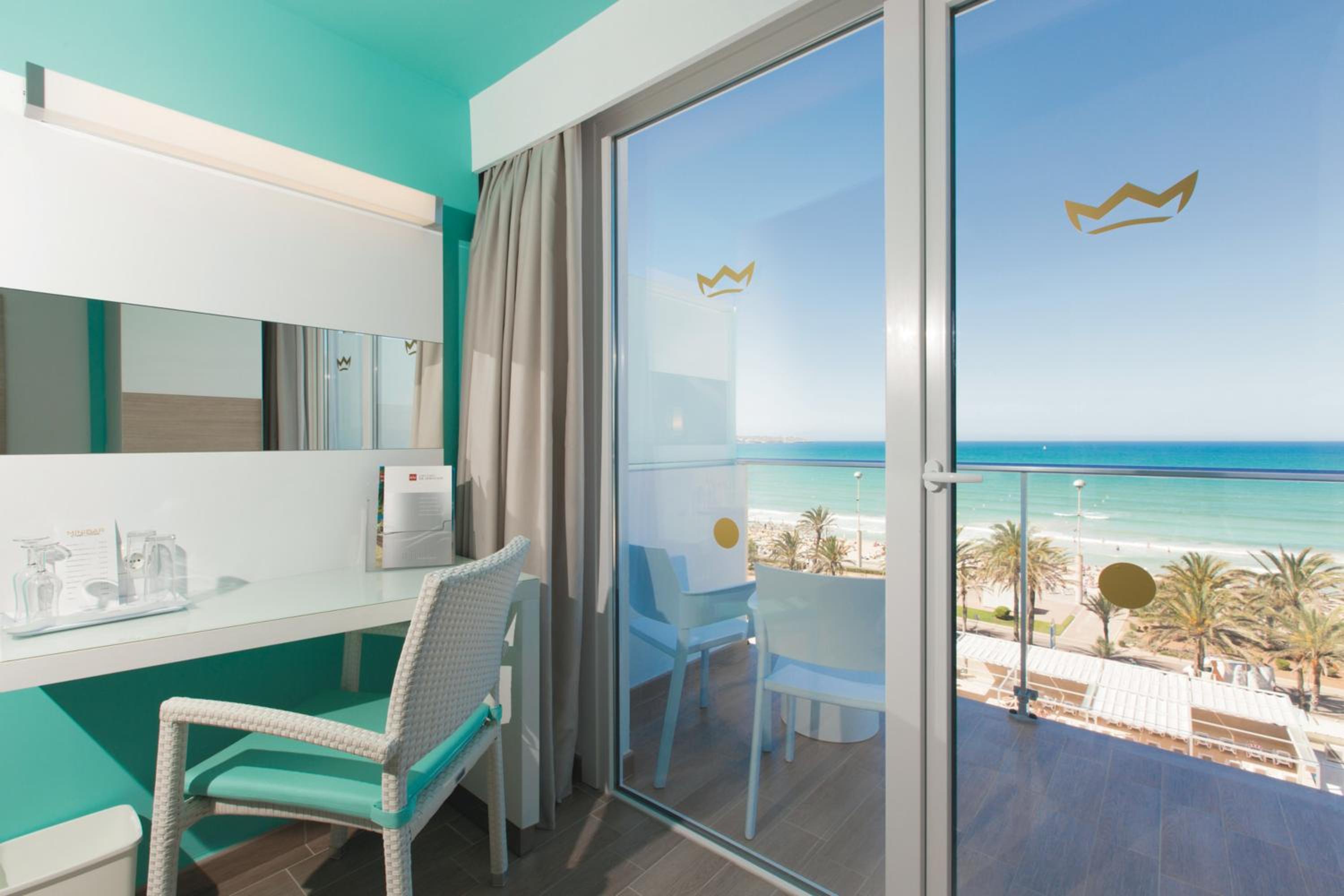 Double Room with Sea View - Photo 3