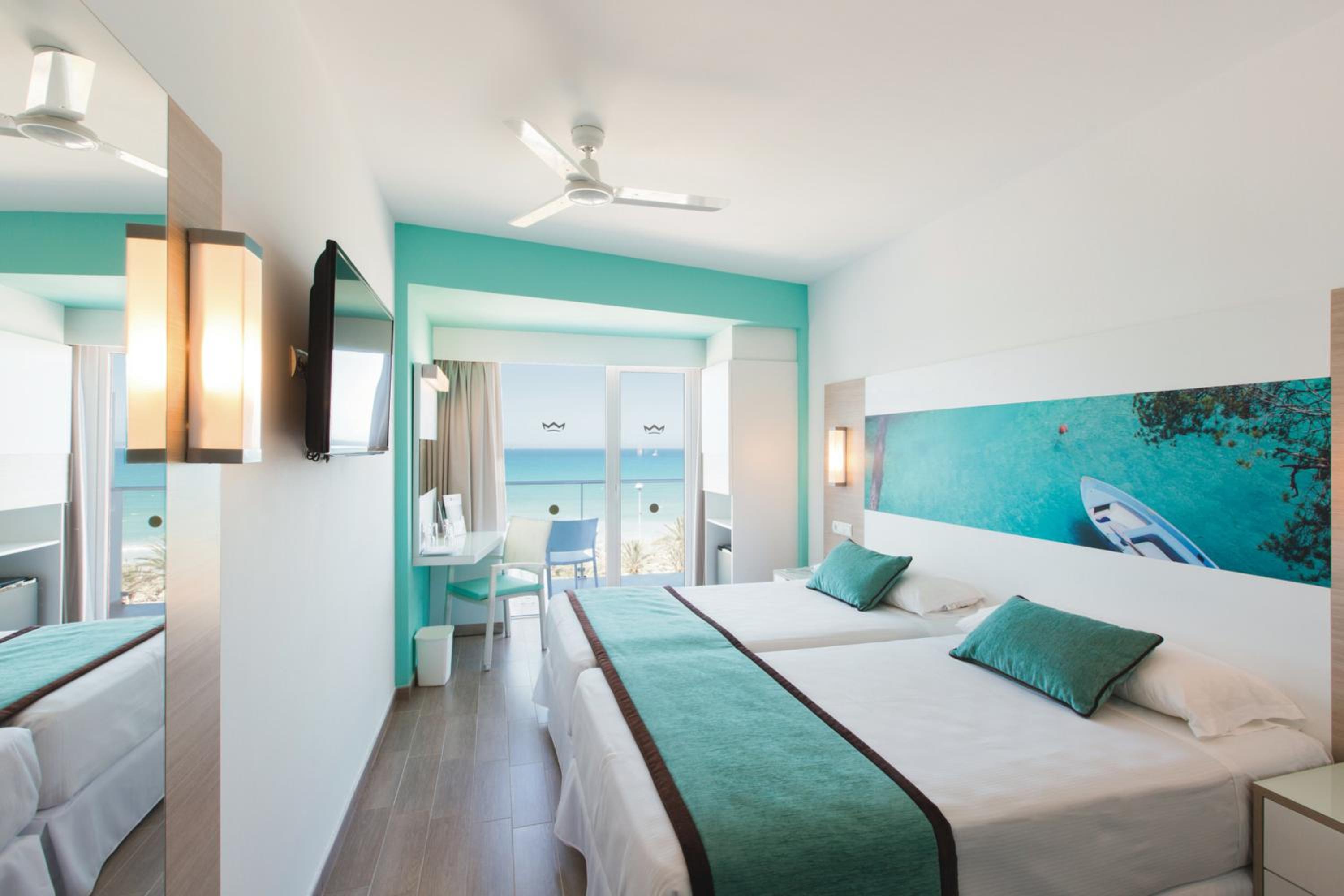 Double Room with Sea View - Photo 1
