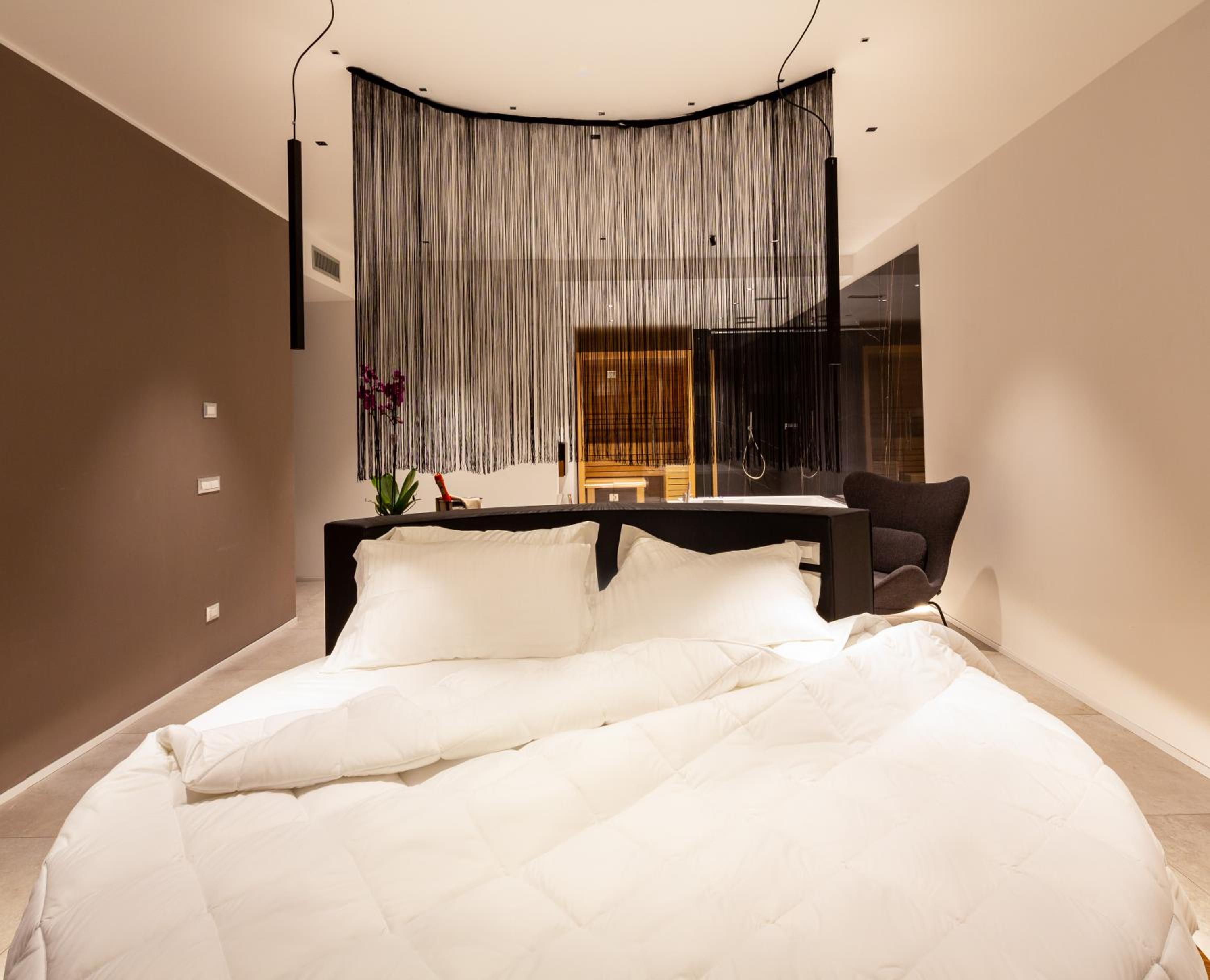 Executive Suite thumbnail 6