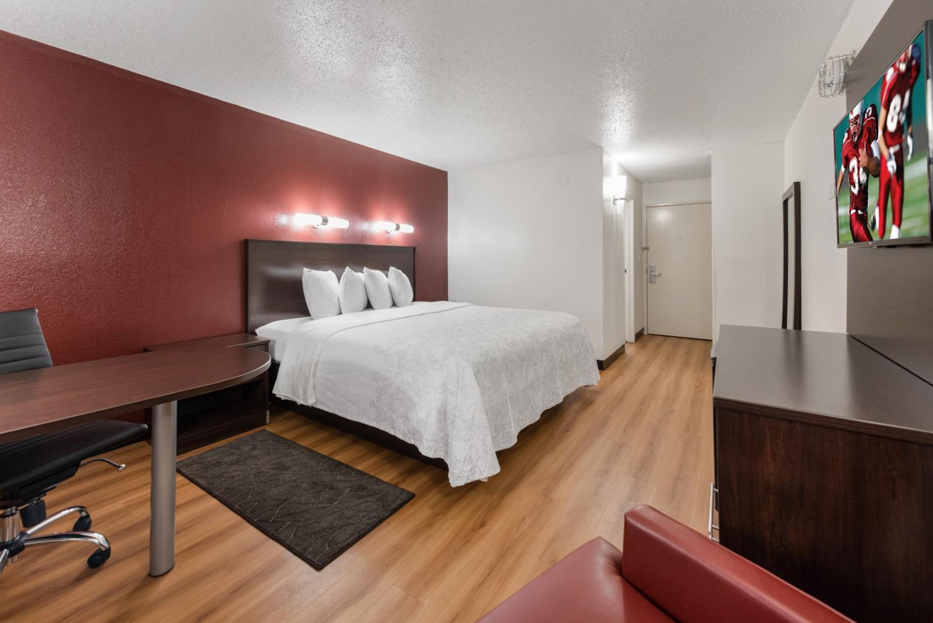 Superior King Room Smoke Free photo 2