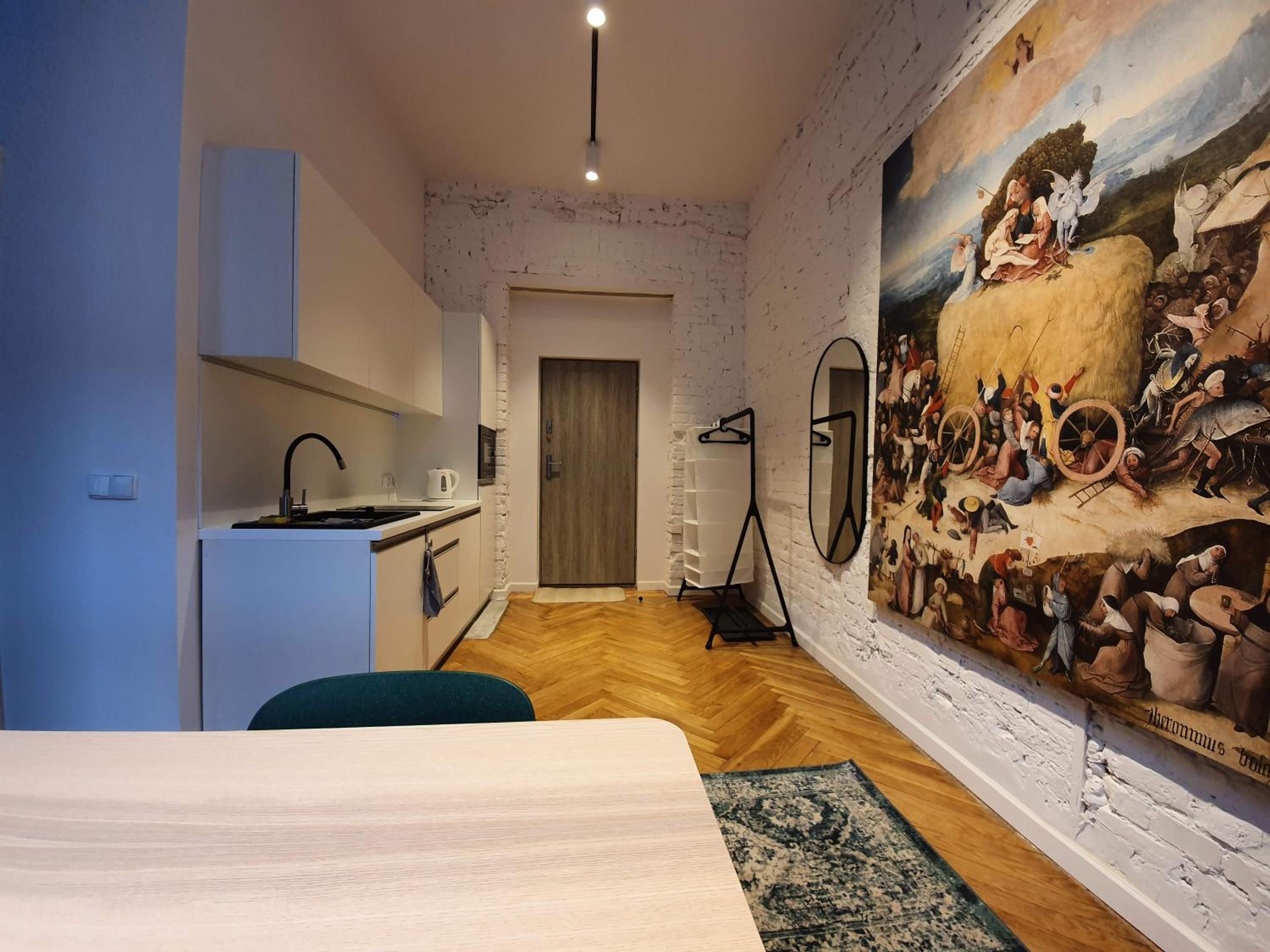 One-Bedroom Apartment - Photo 2