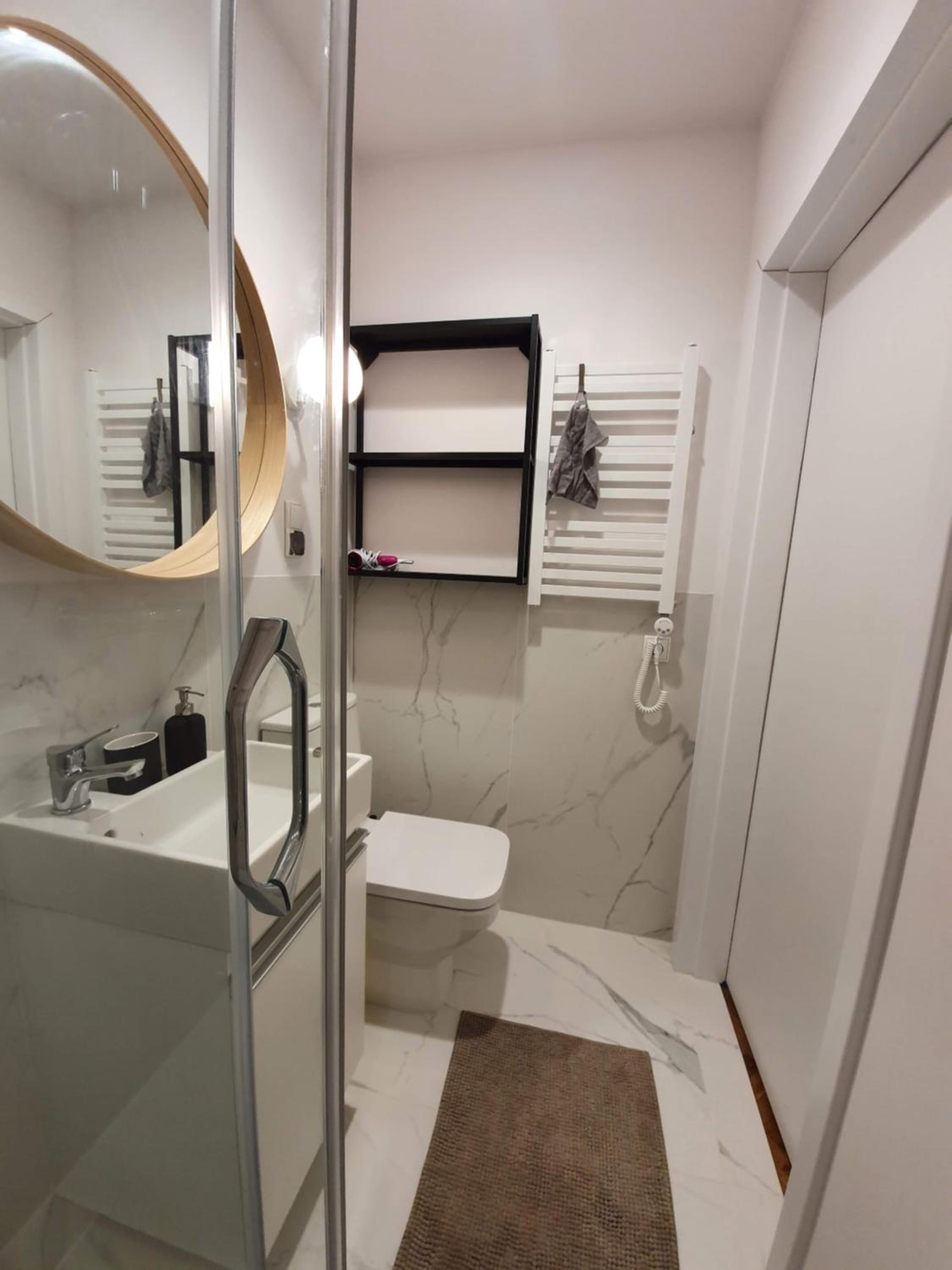 One-Bedroom Apartment - Photo 6