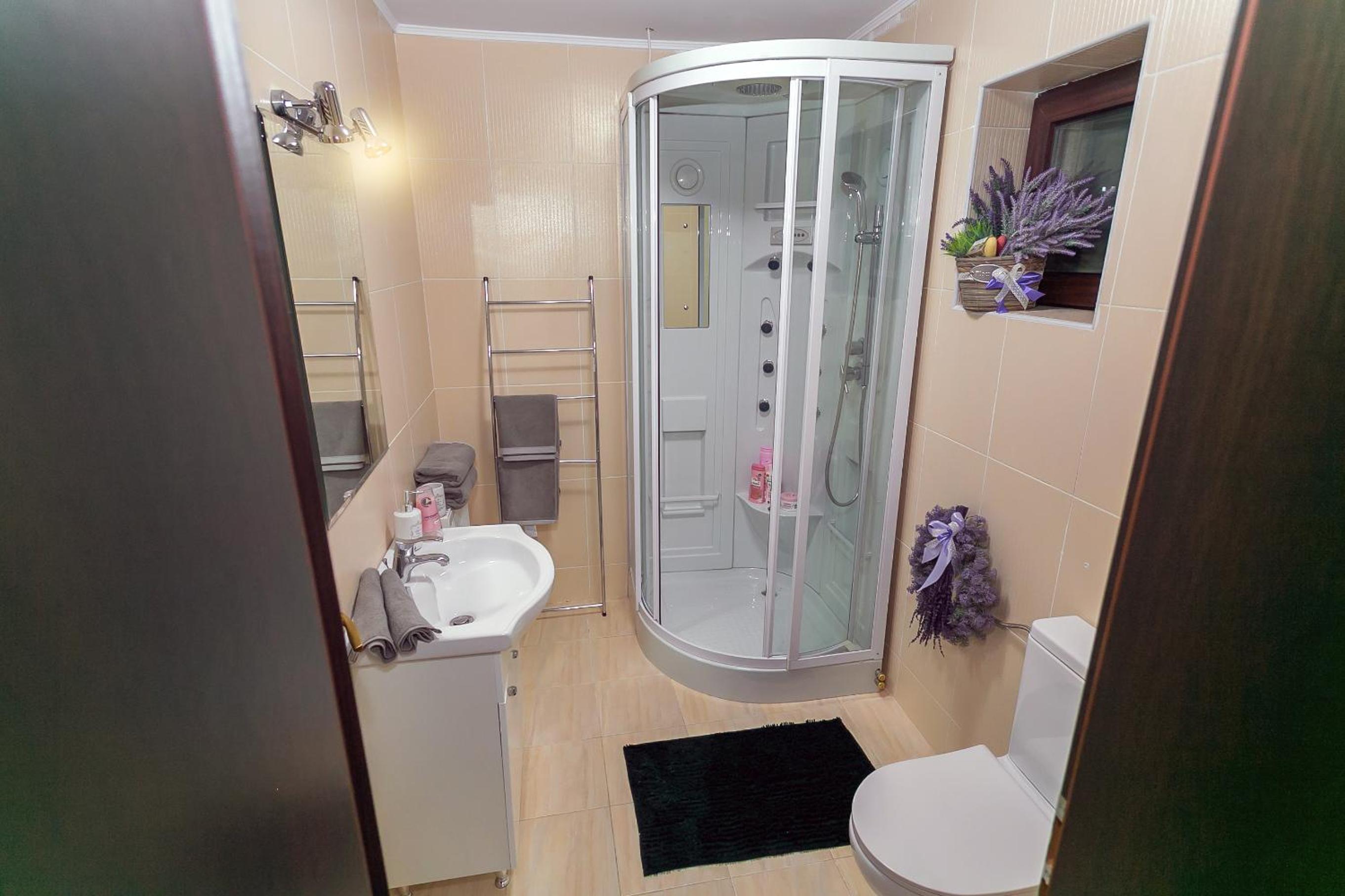 One-Bedroom Apartment - Photo 3
