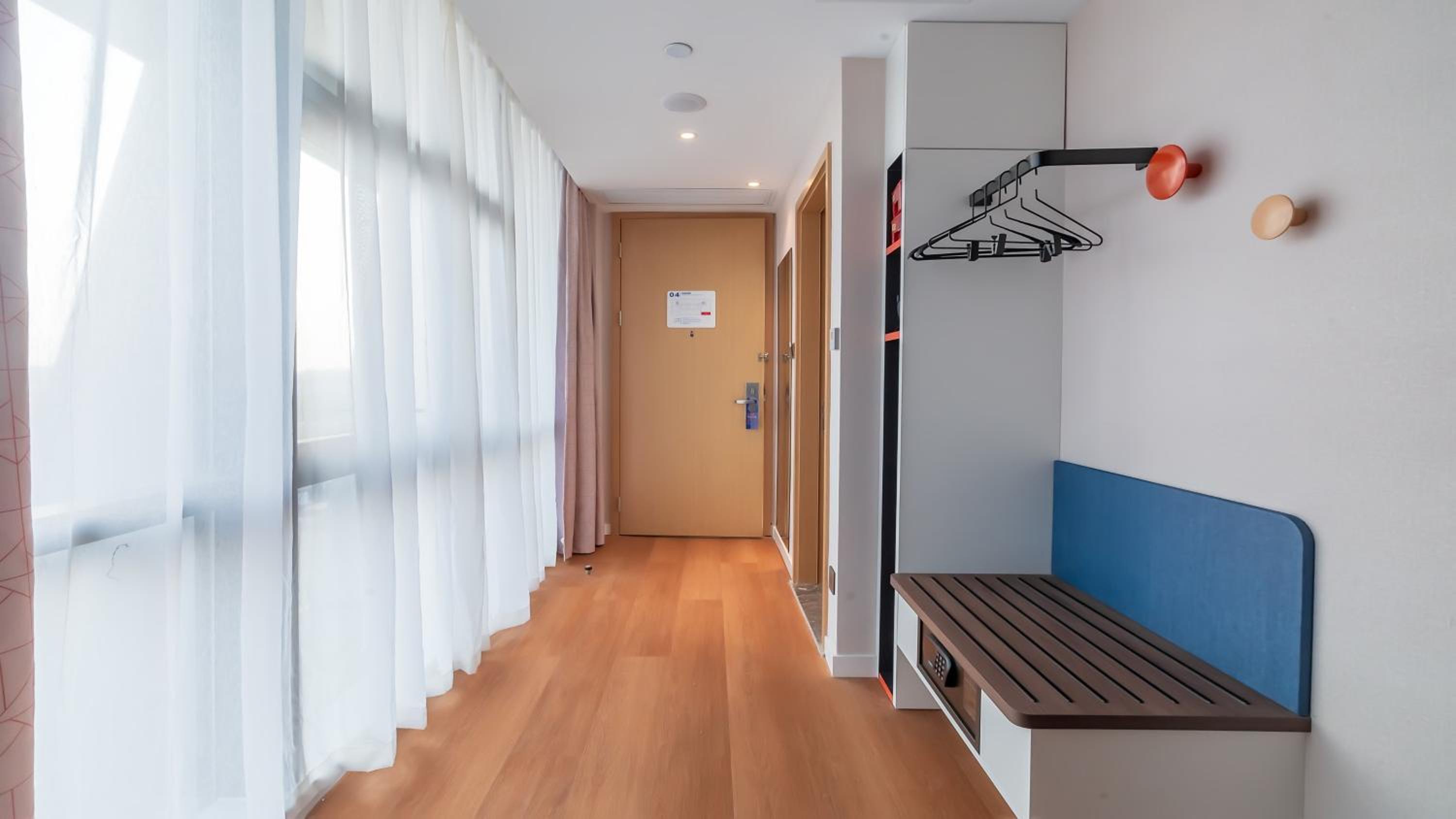 Standard King Room - Photo 1