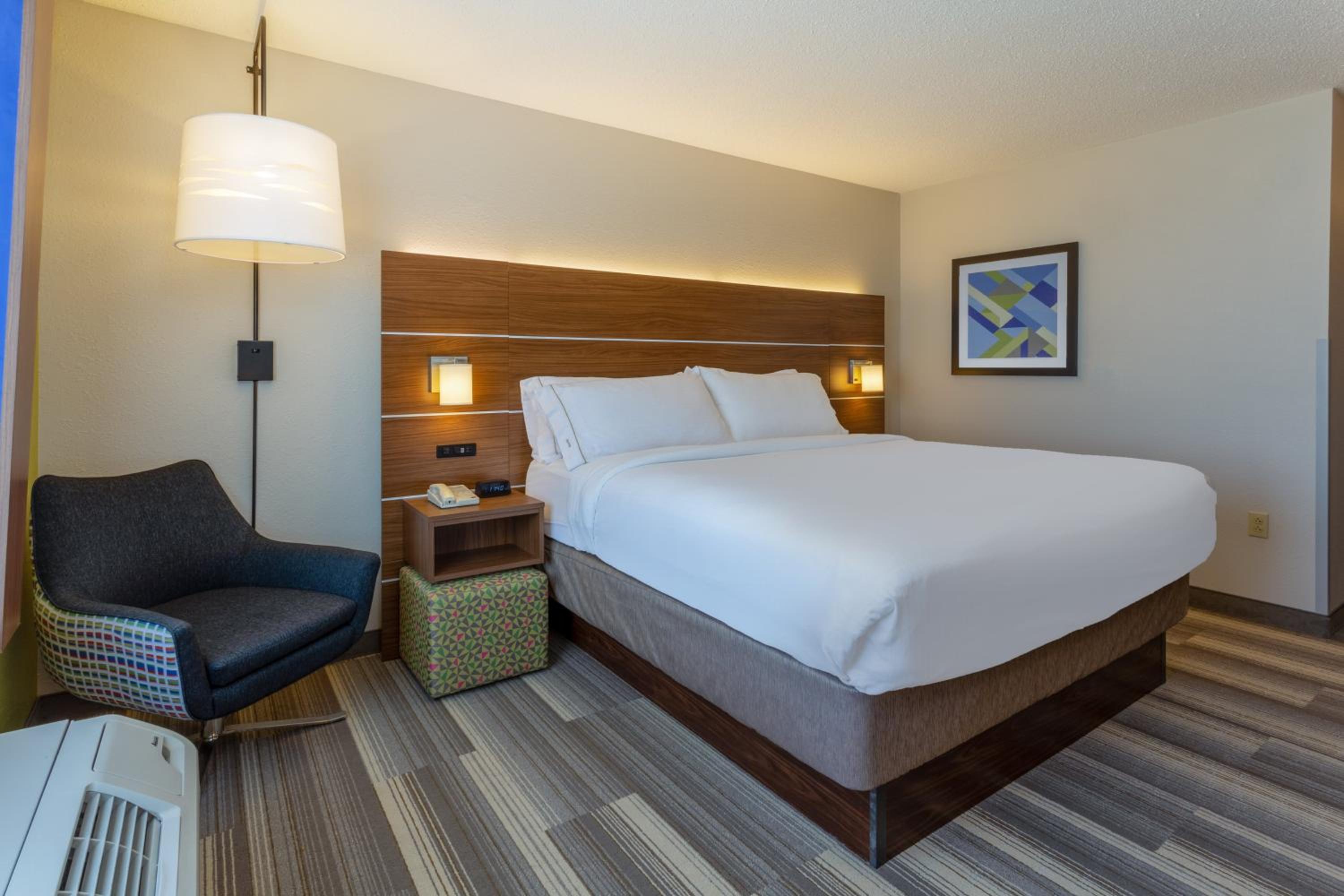 King Room - Mobility Access/Hearing Accessible - Photo 1
