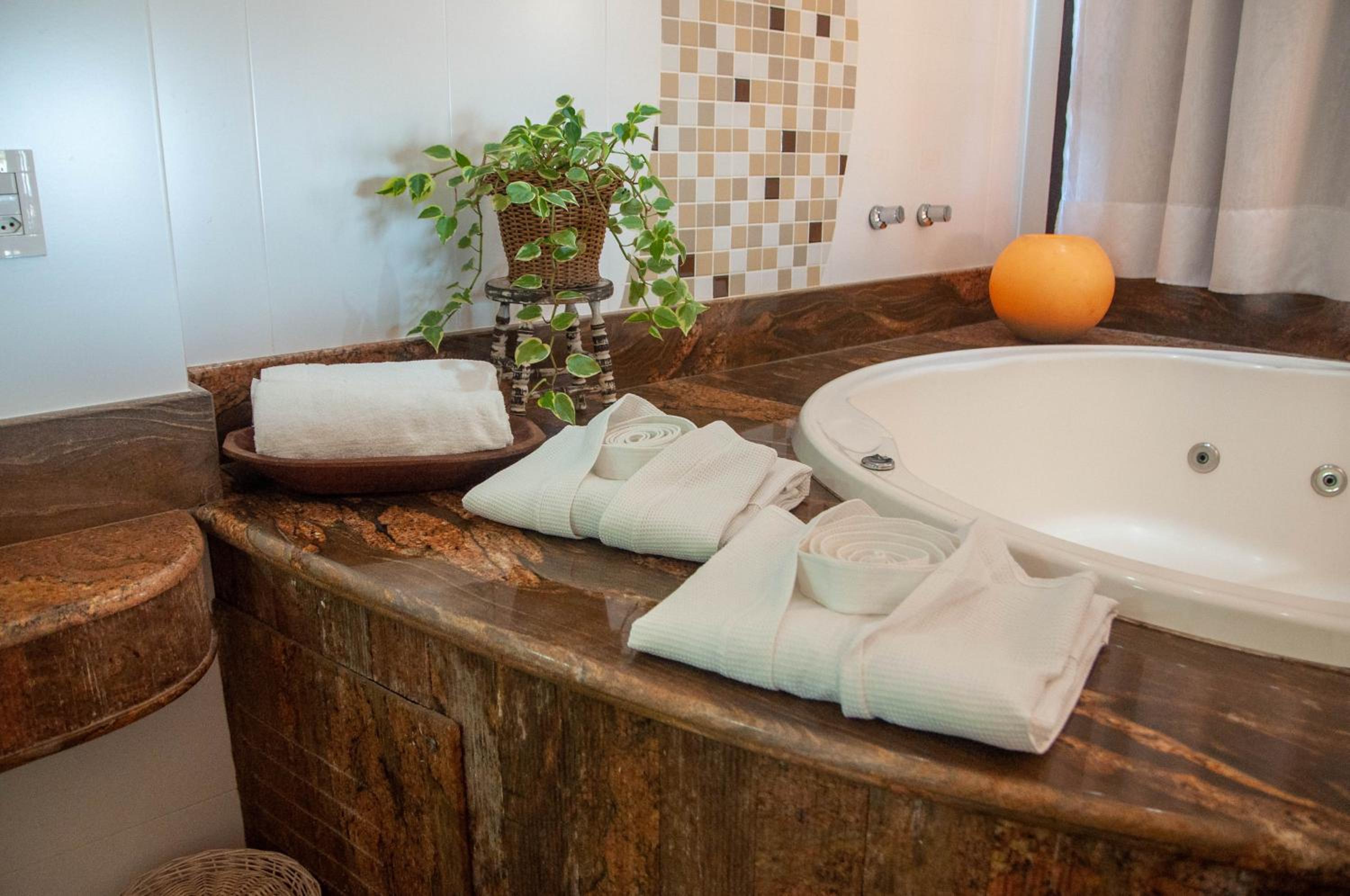 King Suite with Spa Bath photo 3