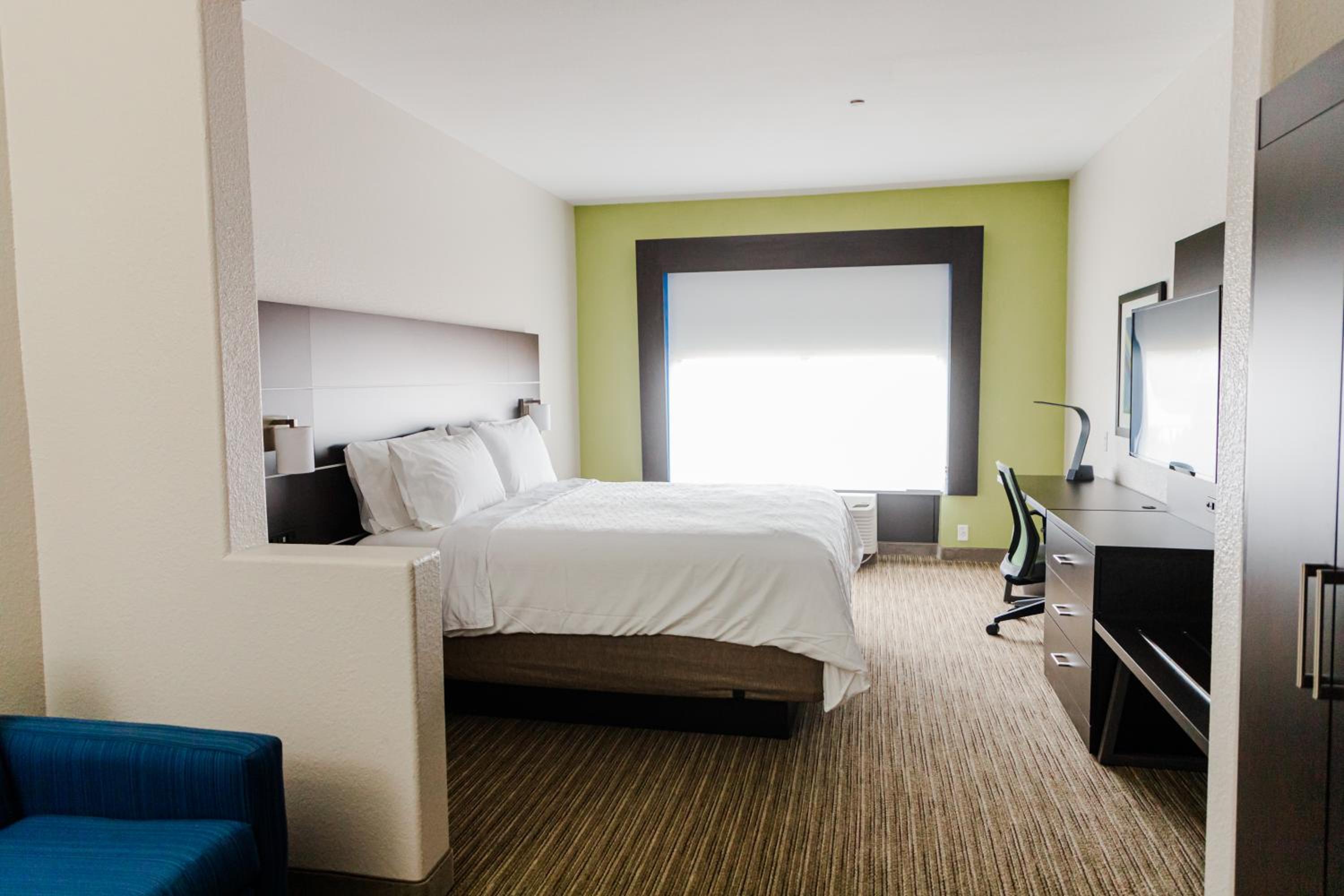 One-Bedroom Suite - Non-Smoking - Photo 6