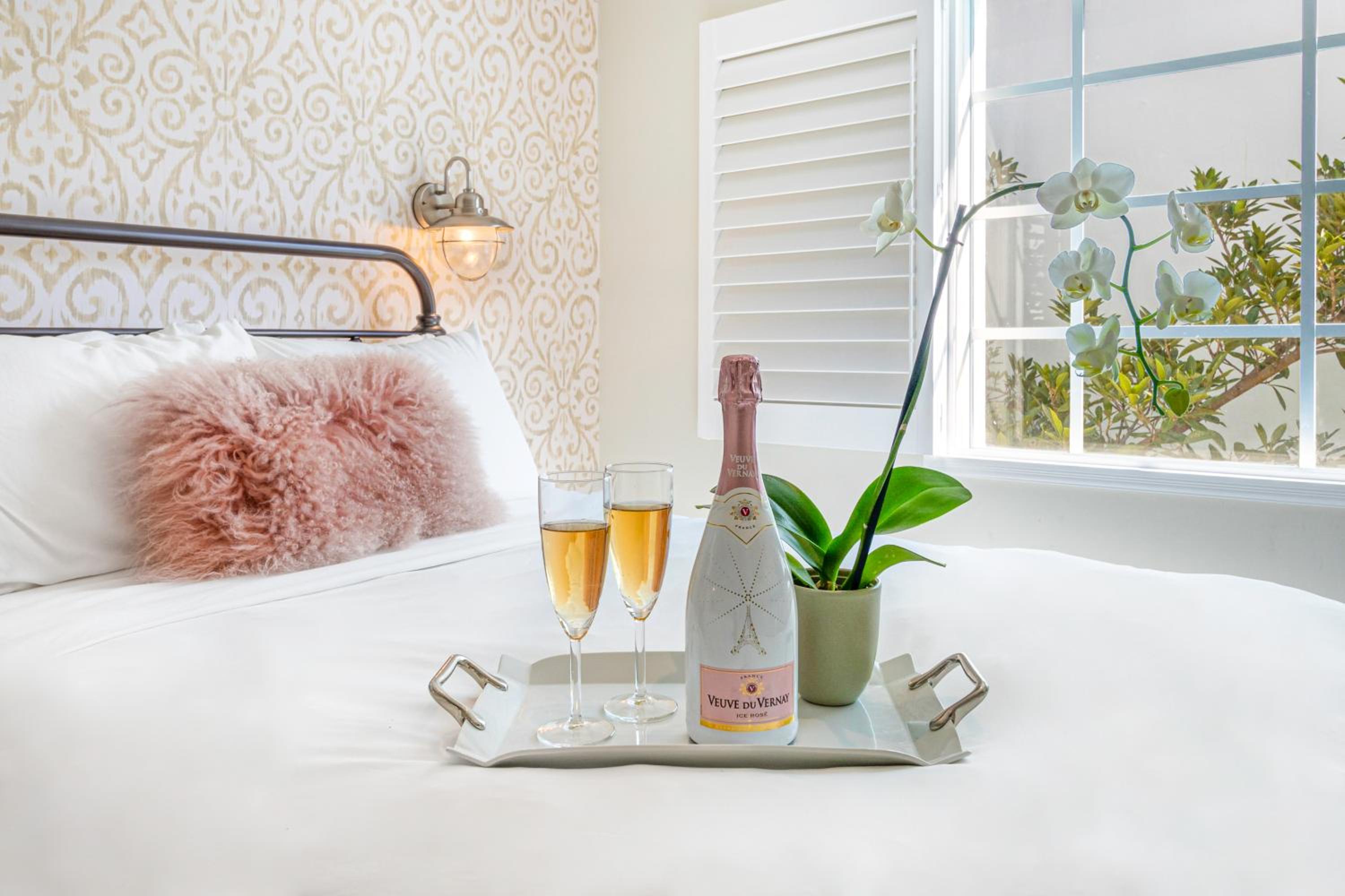 Superior Double Room thumbnail 6
