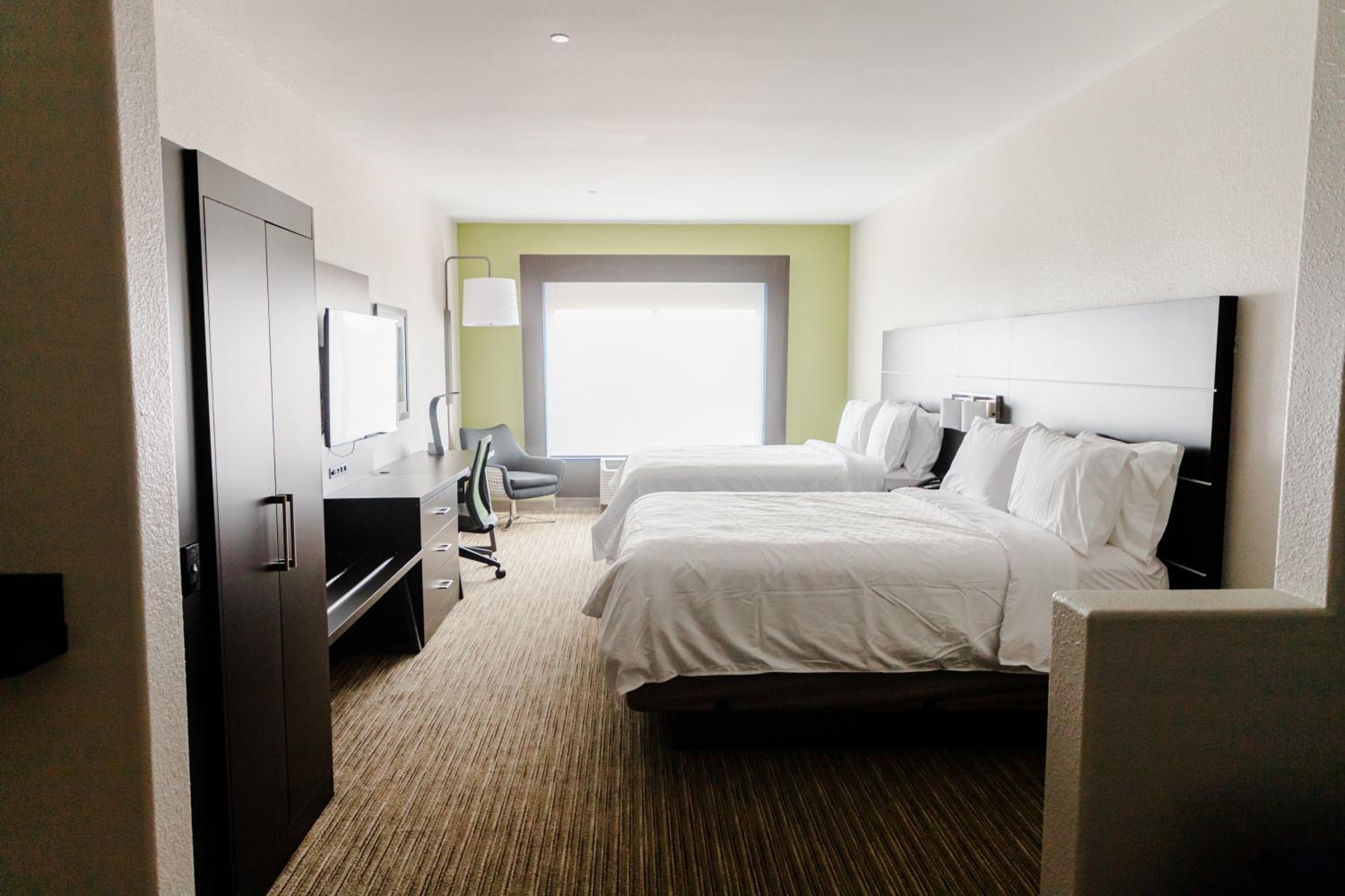 Queen Suite with Two Queen Beds - Photo 1