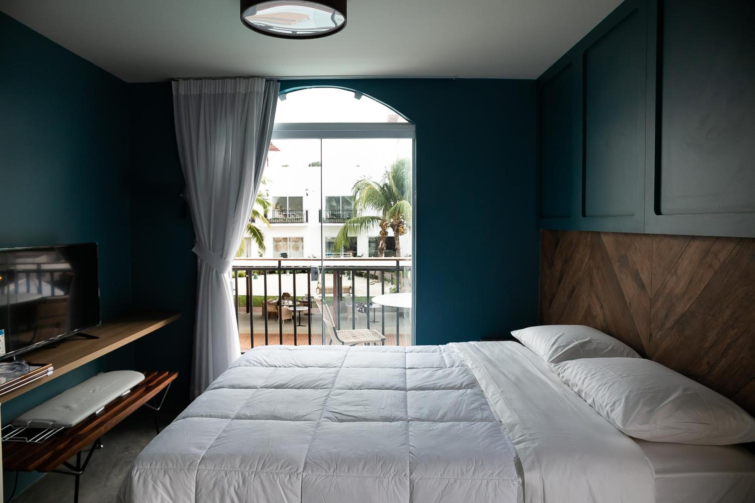 Queen Room with Balcony