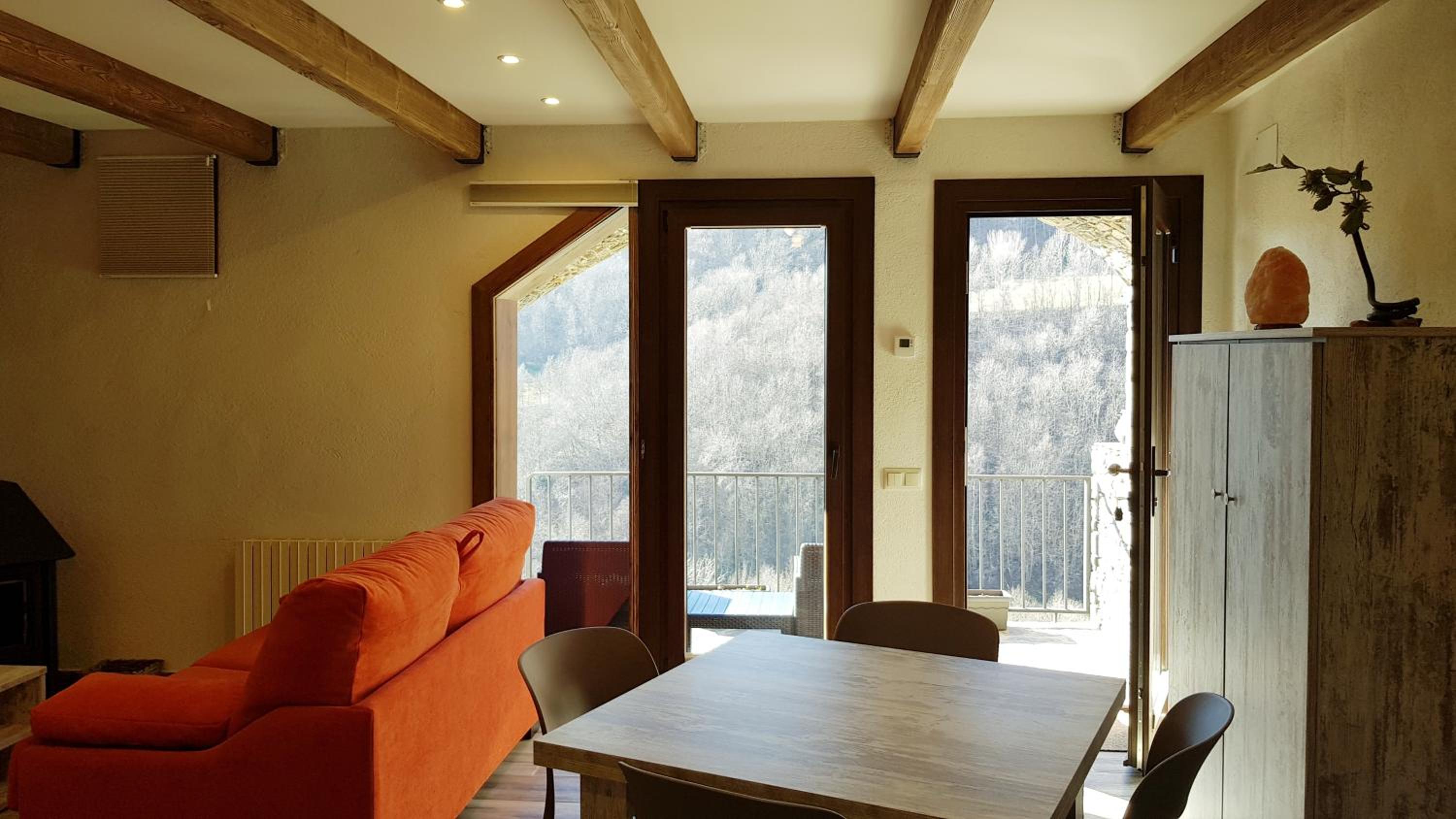Estudio con vista a la montaña