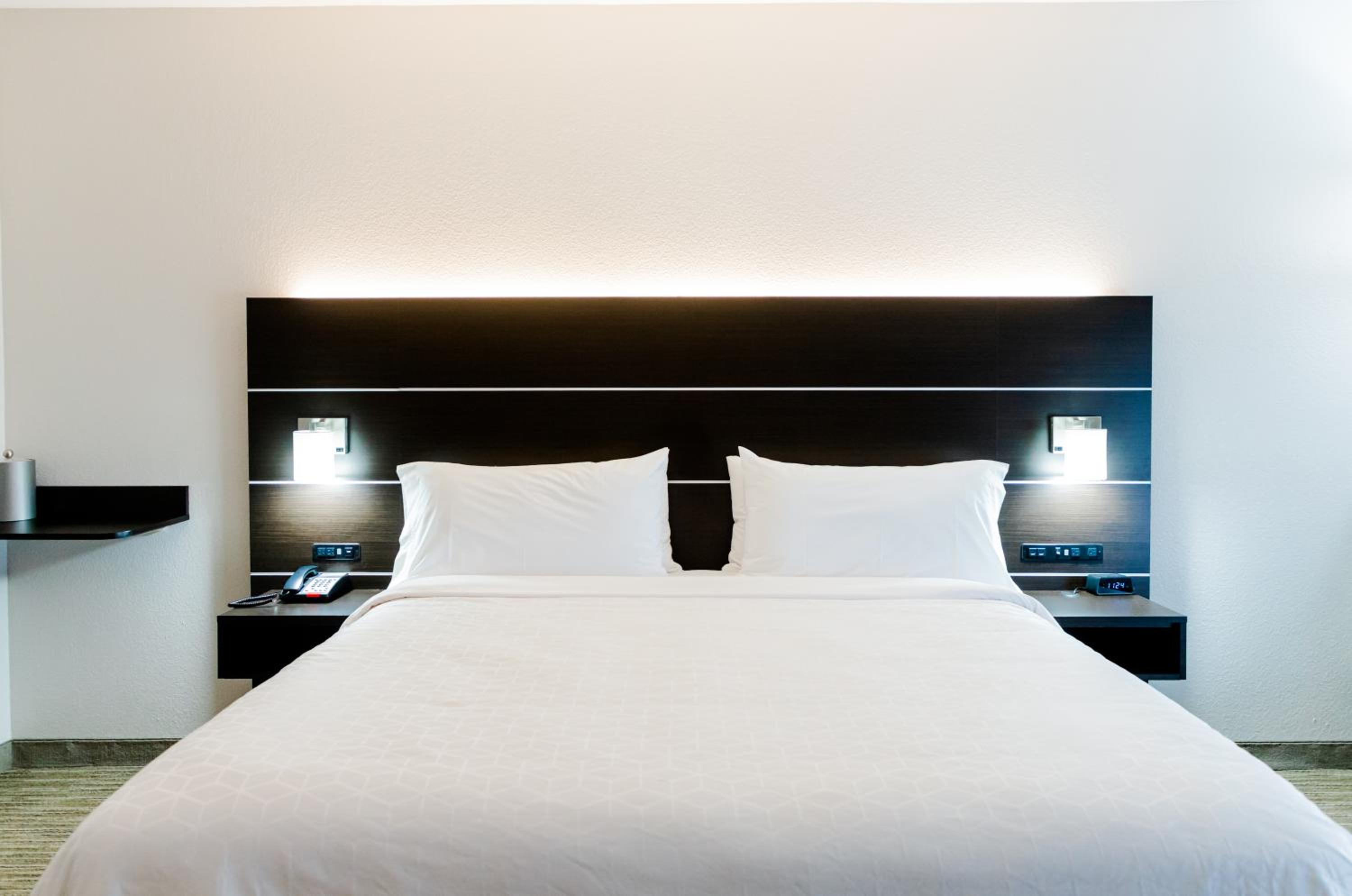 King Room - Mobility Access/Hearing Accessible - Photo 1