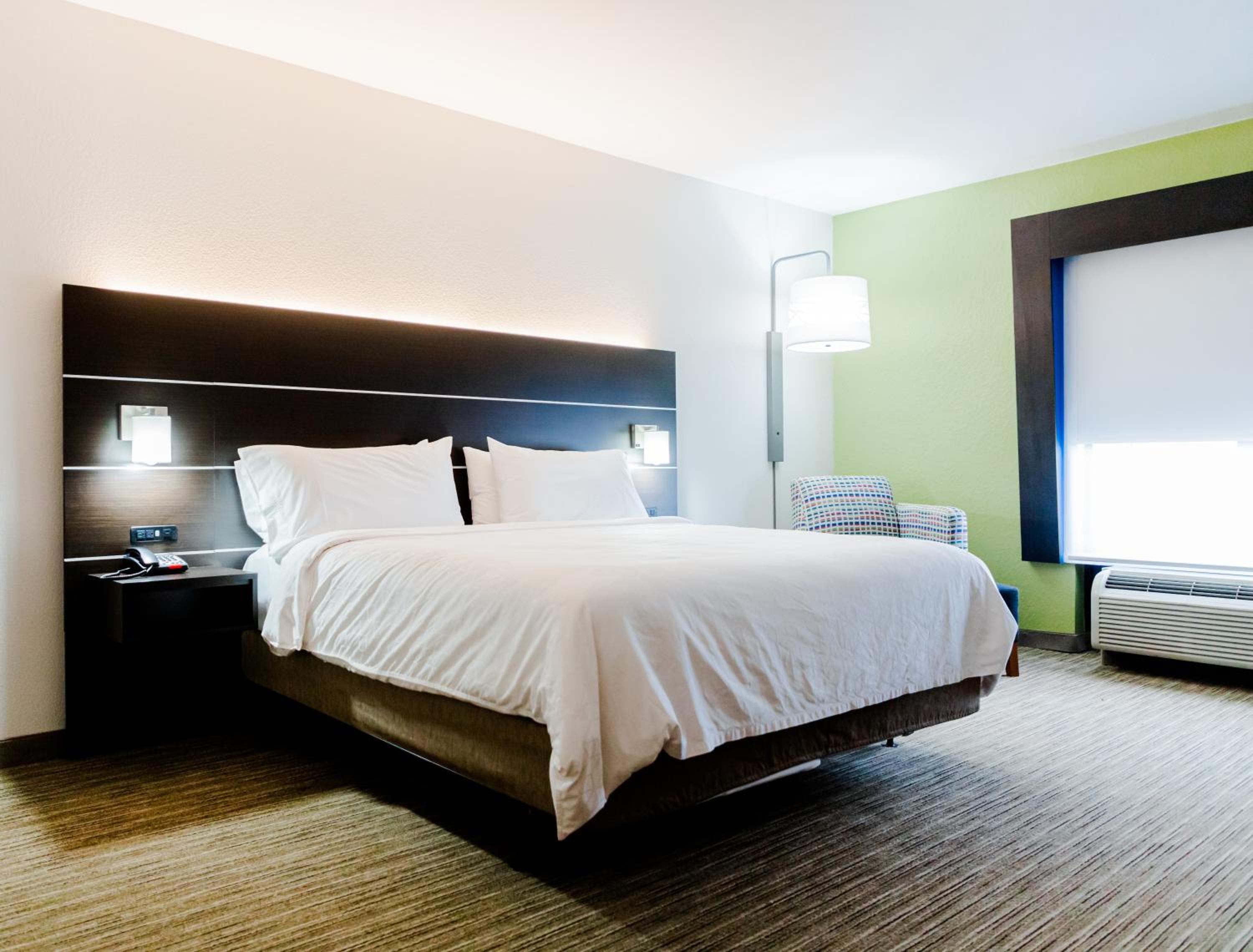 King Room - Mobility Access/Hearing Accessible - Photo 6