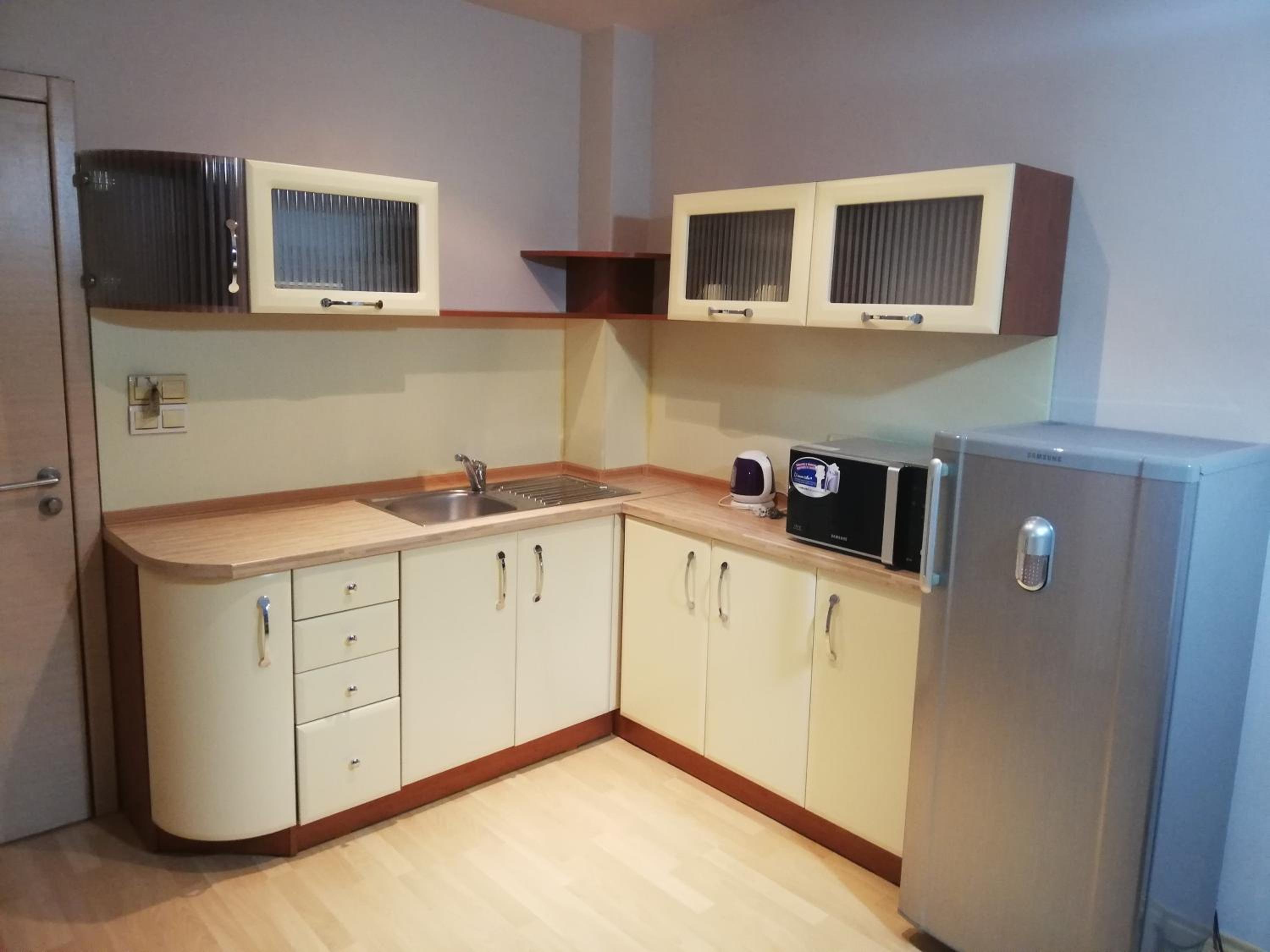 One-Bedroom Apartment - Photo 2