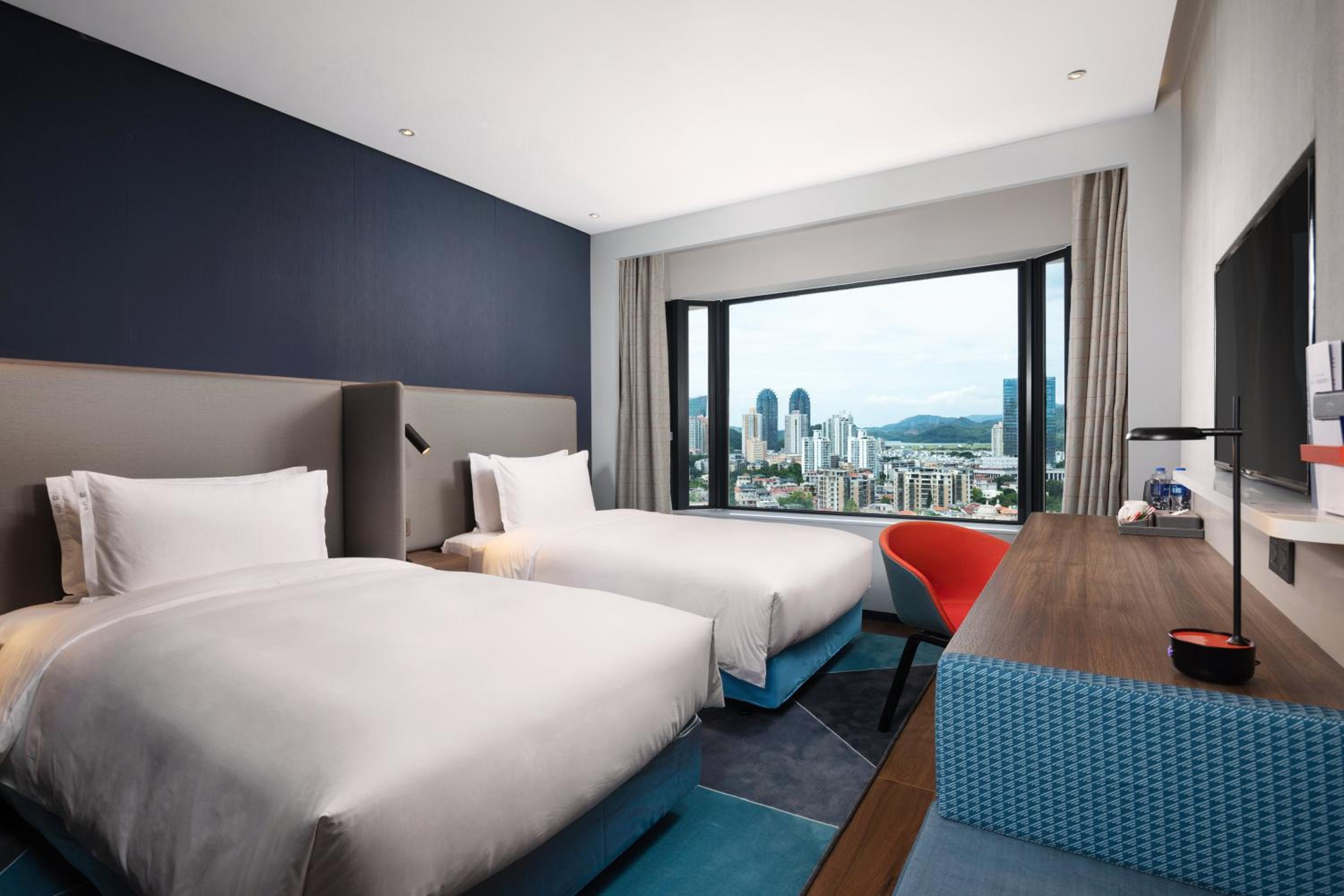 Standard Twin Room with City View and Mini-bar - Photo 3