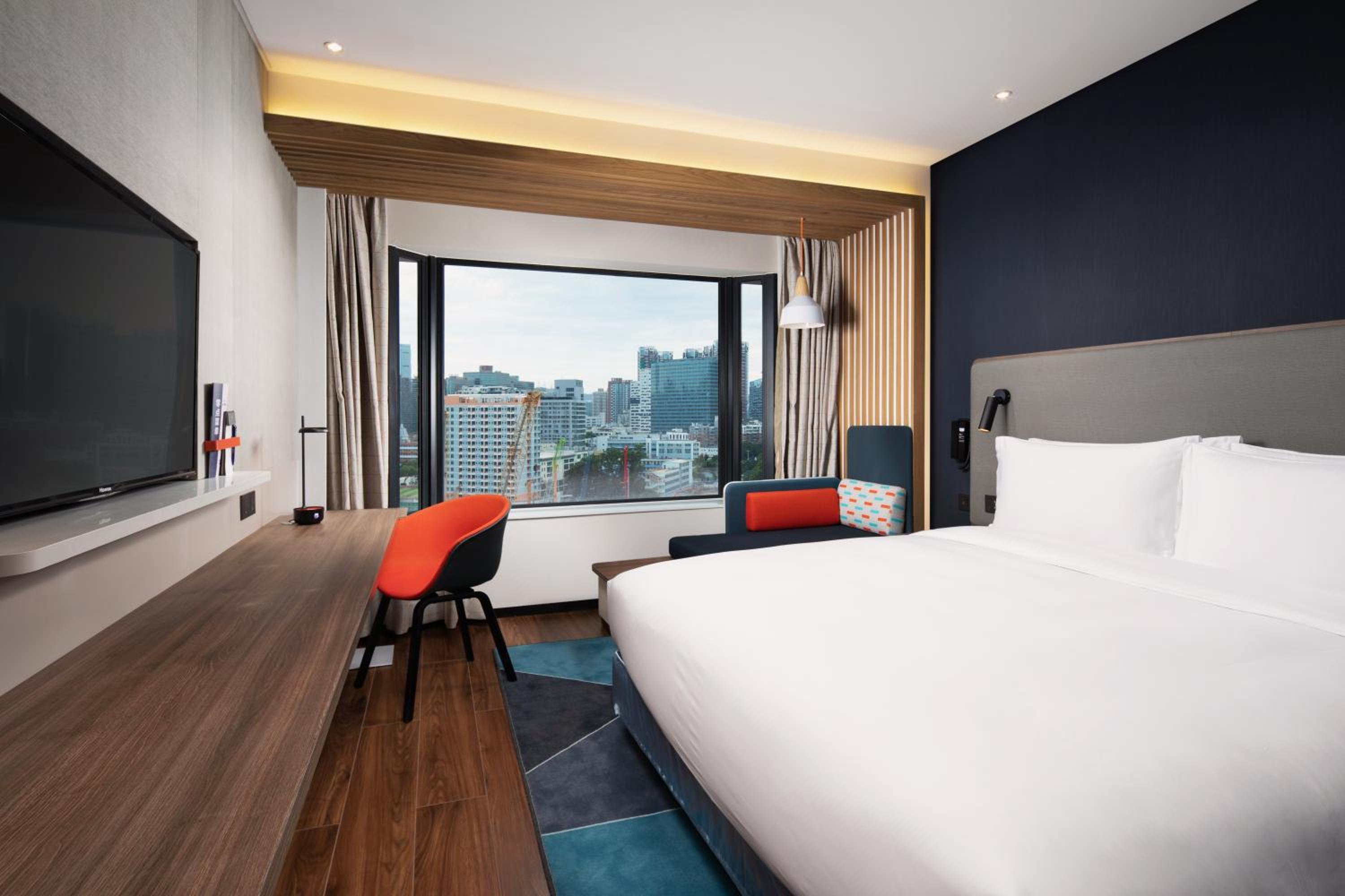 Standard King Room with City View - Photo 1