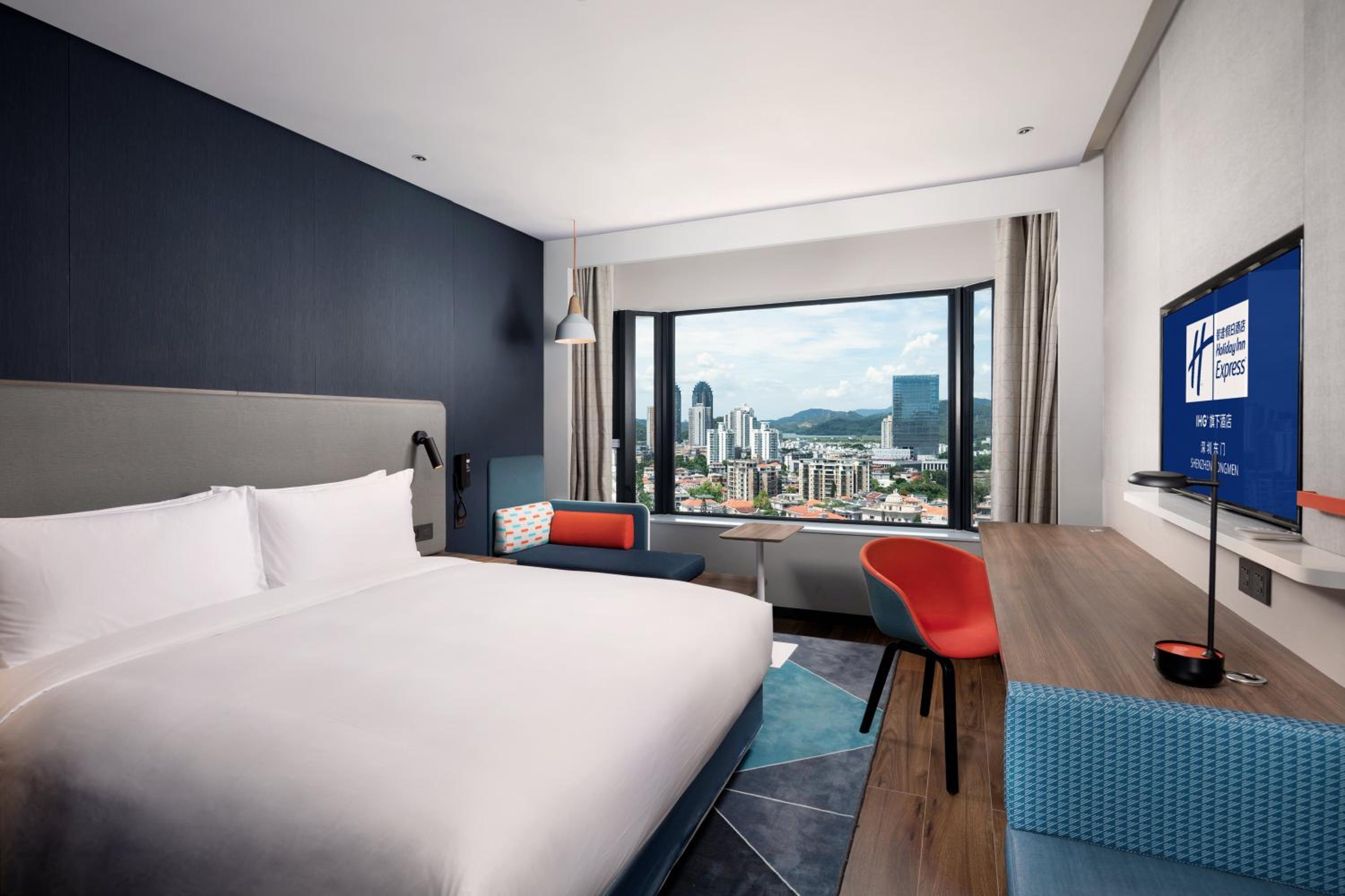 Standard King Room with City View and Mini-bar - Photo 2