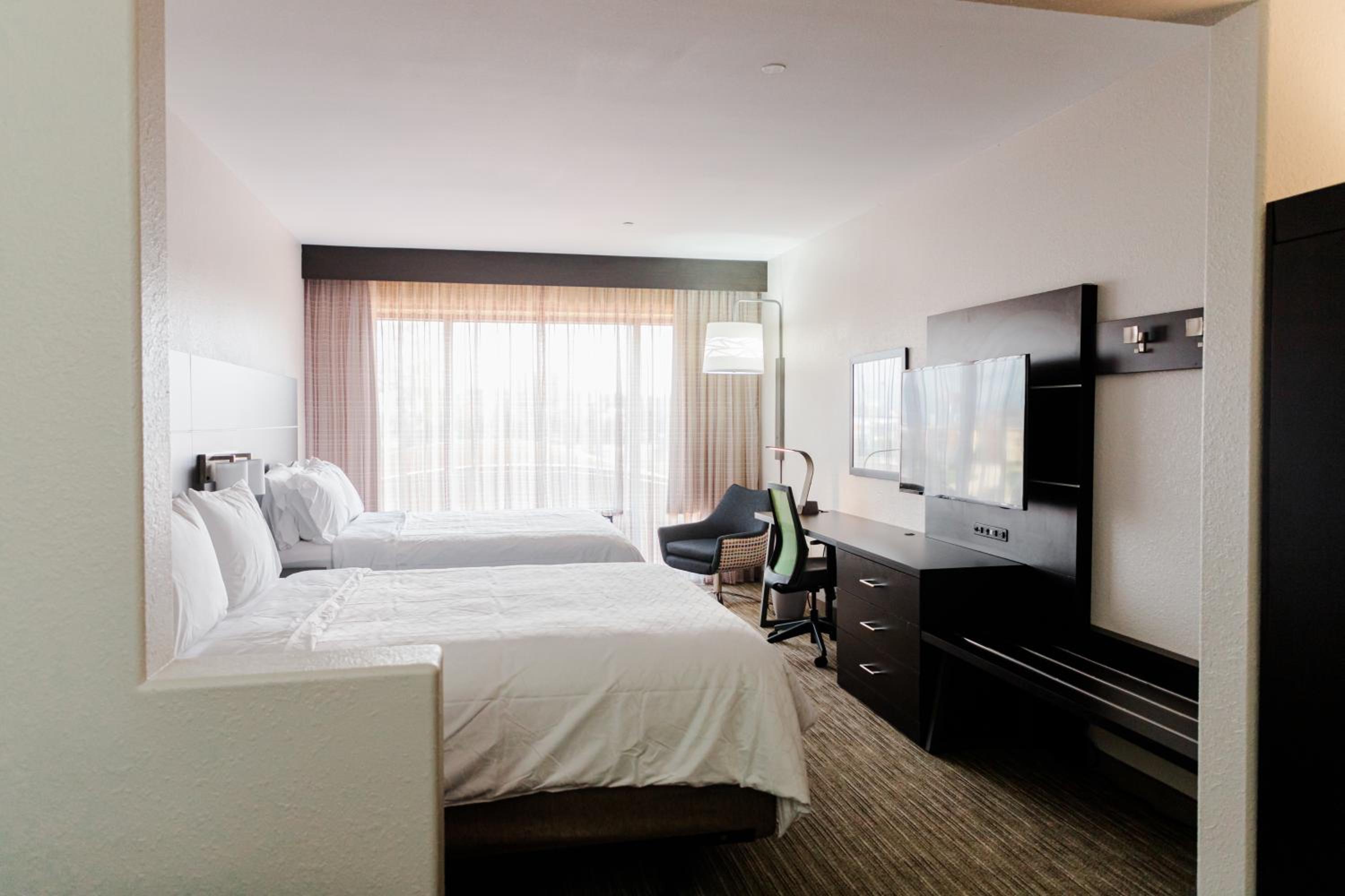 Queen Room with Two Queen Beds - Disability Access Tub/Non-Smoking  - Photo 1