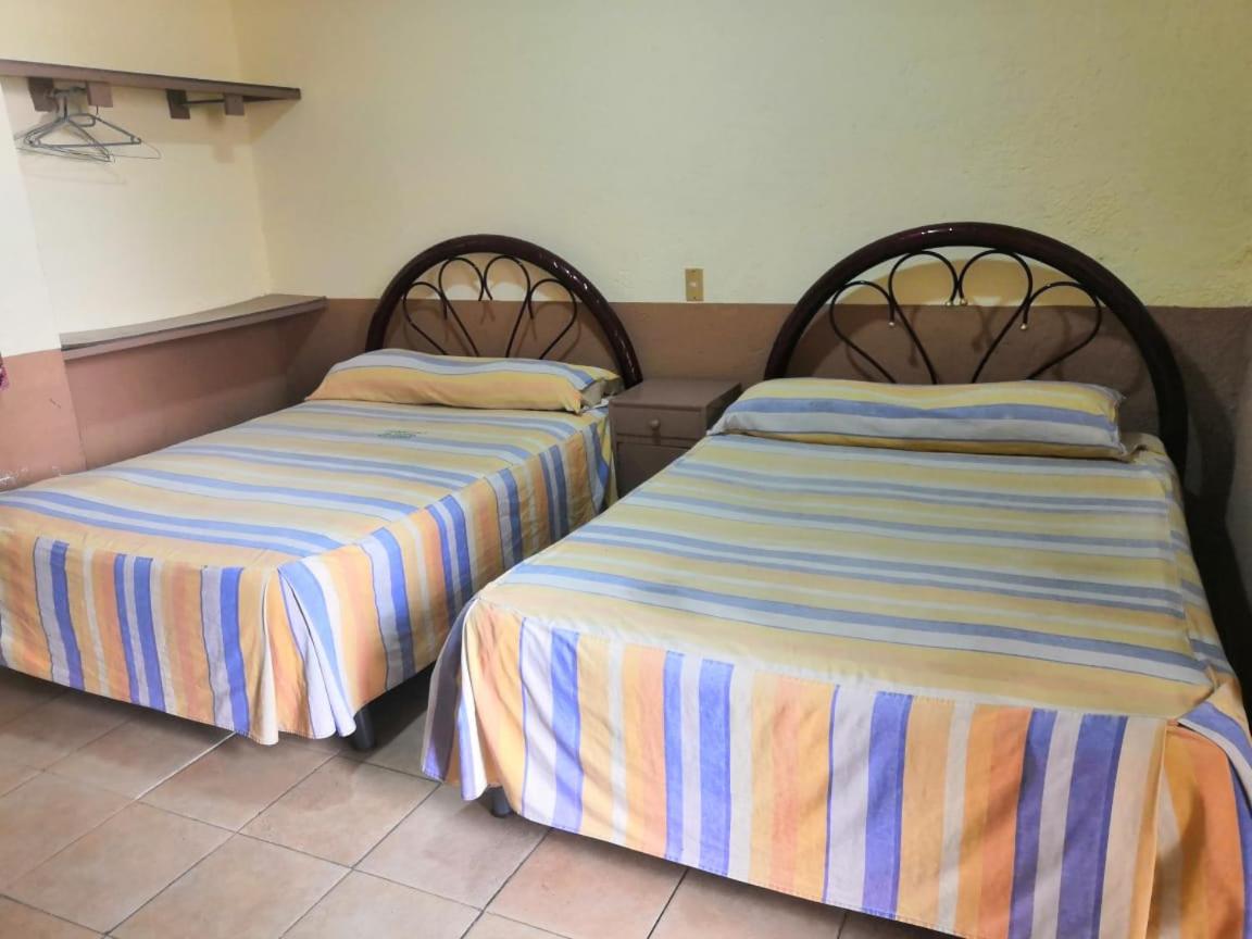 Economy Twin Room - Photo 2