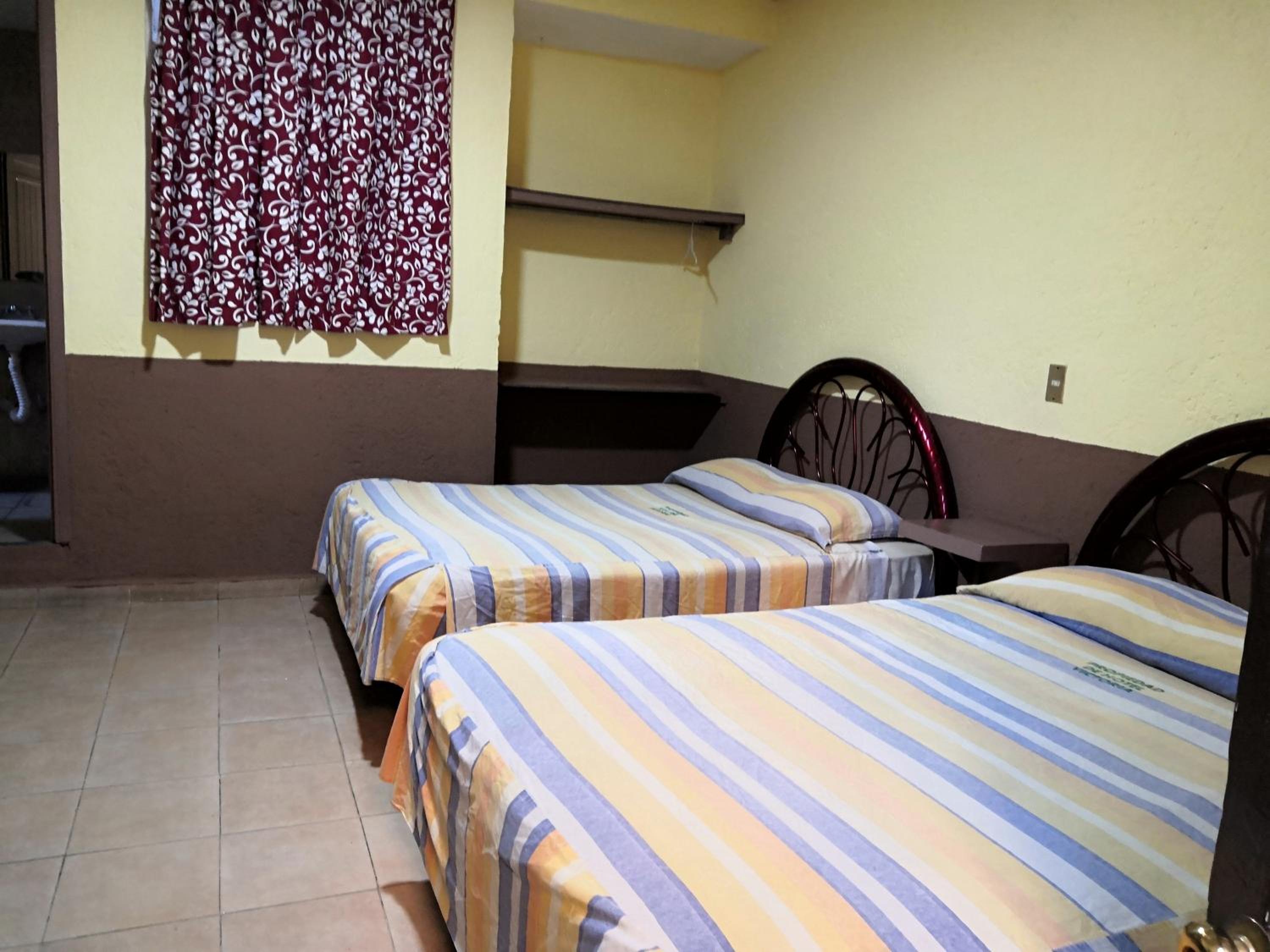 Economy Twin Room - Photo 1